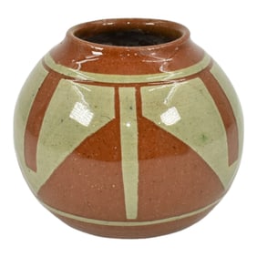 Pine Ridge Sioux Dakota Pottery Vase Cottier