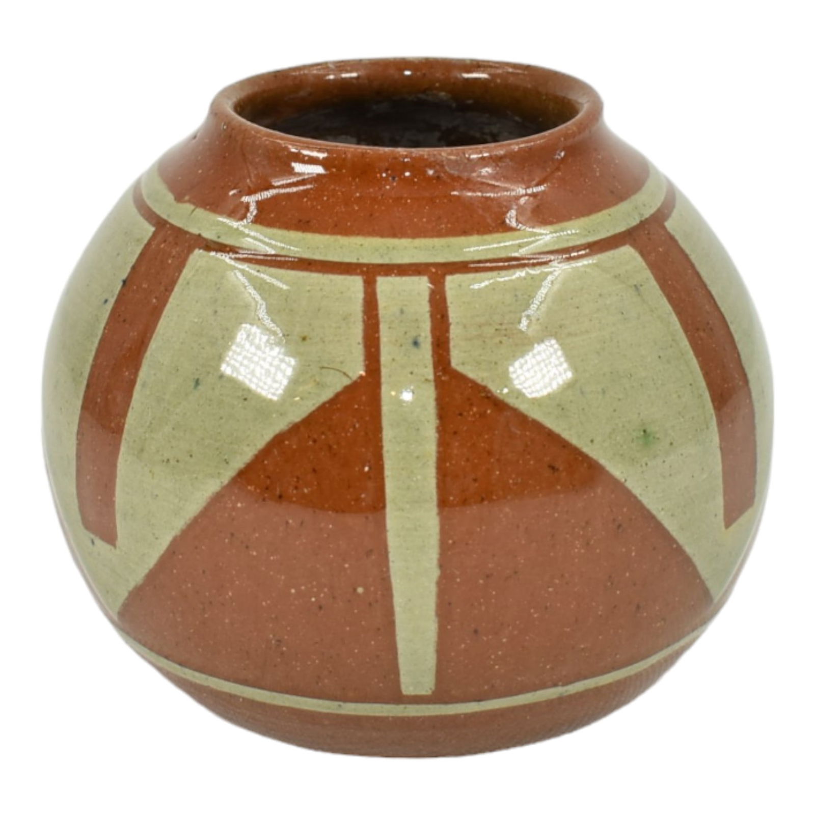 Pine Ridge Sioux Dakota Pottery Vase Cottier: Professional, fast, and affordable in house shipping available for all items. Pine Ridge Sioux Dakota Pottery Vase Cottier Attractive, round form with a Native American geometric design across the bo