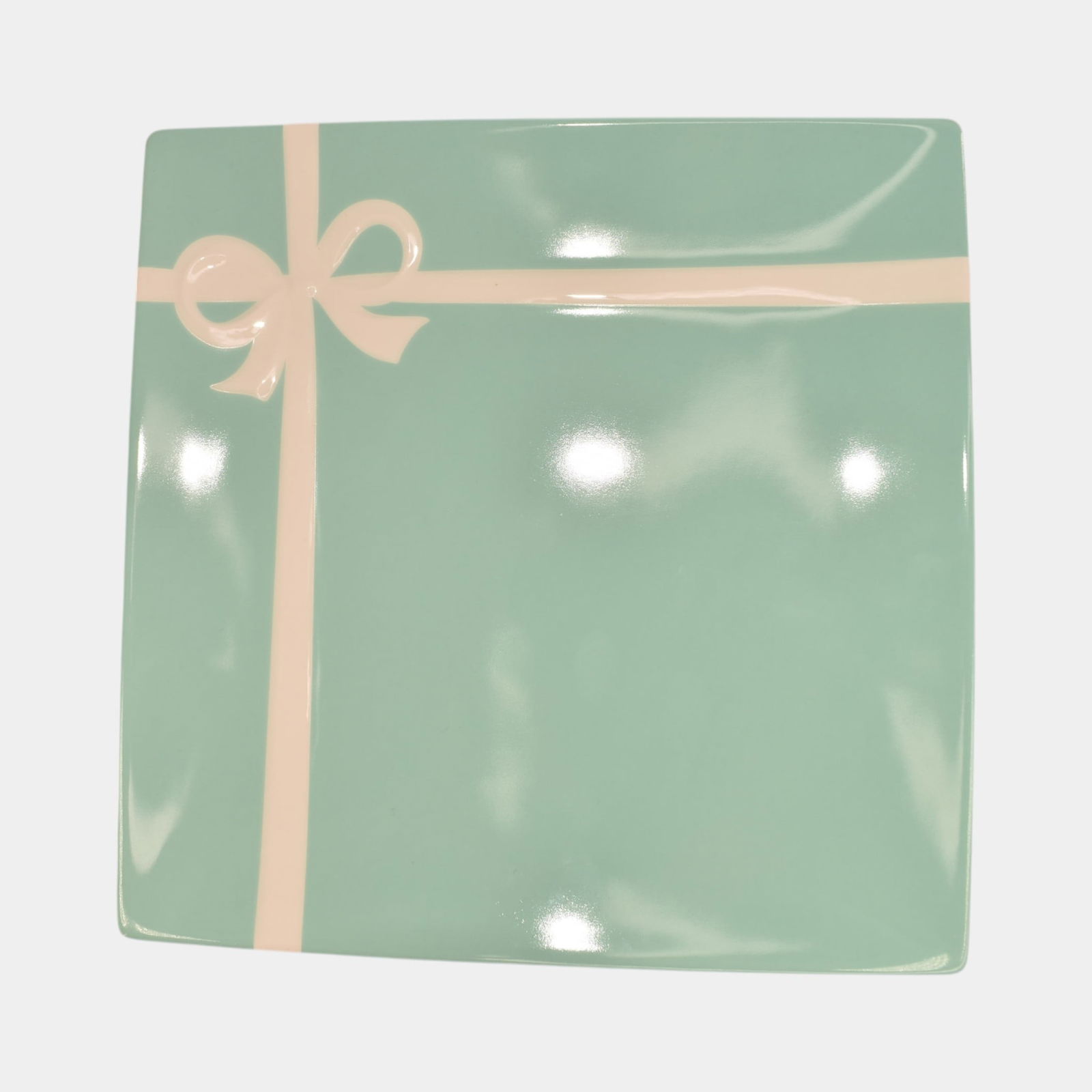 Tiffany & Co Art Pottery Blue Wrapped Box Porcelain Plate: Professional, fast, and affordable in house shipping available for all items. Tiffany & Co Art Pottery Blue Wrapped Box Porcelain Plate Excellent original condition. No damage or repair of any ki