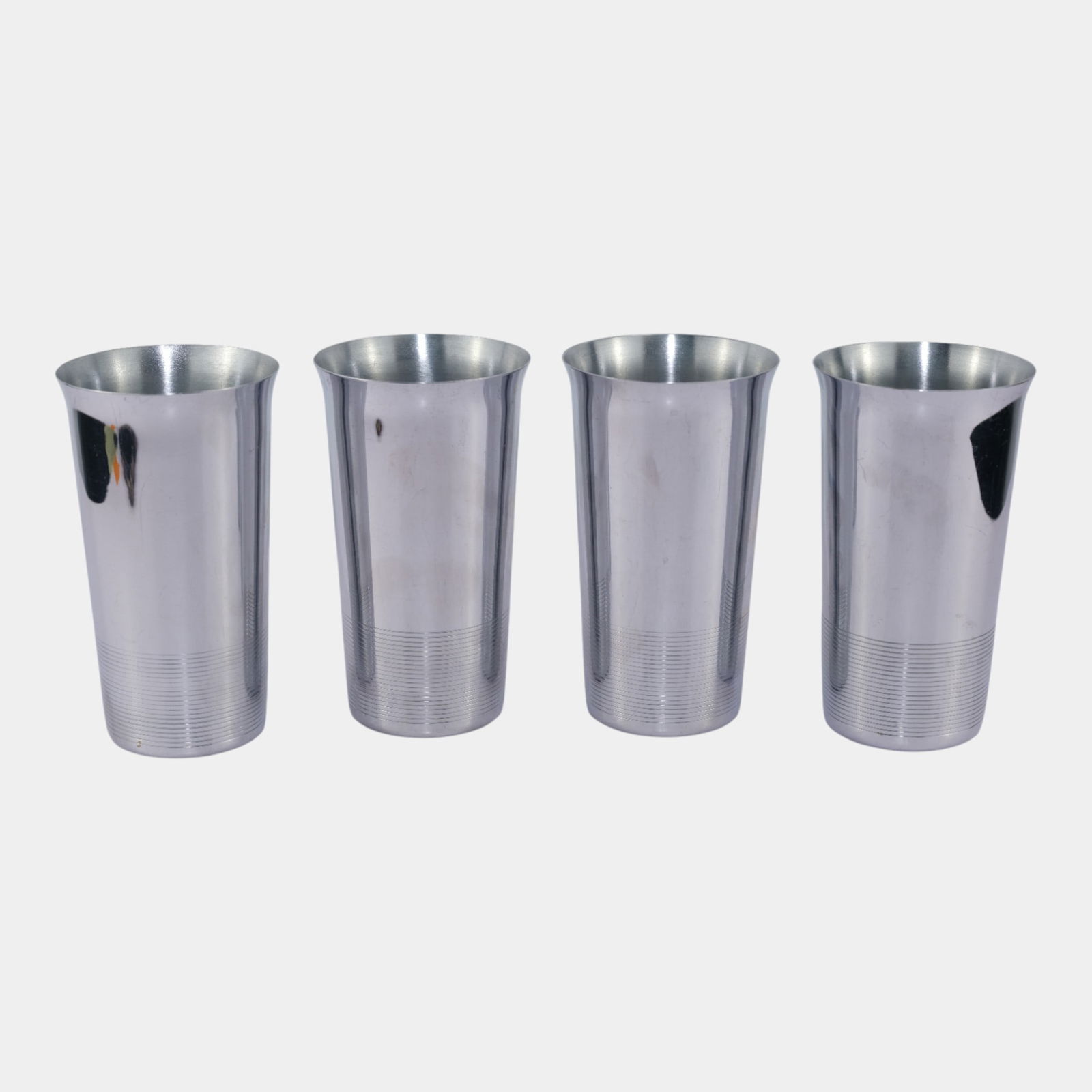 Chase 1930s Set Of Four Art Deco Chrome Tumbler High Ball Glasses Model 90085: We offer affordable in-house shipping on all items. Chase 1930s Set Of Four Art Deco Chrome Tumbler High Ball Glasses Model 90085 Set of four Chase highball tumblers featuring a sleek, tapered profil