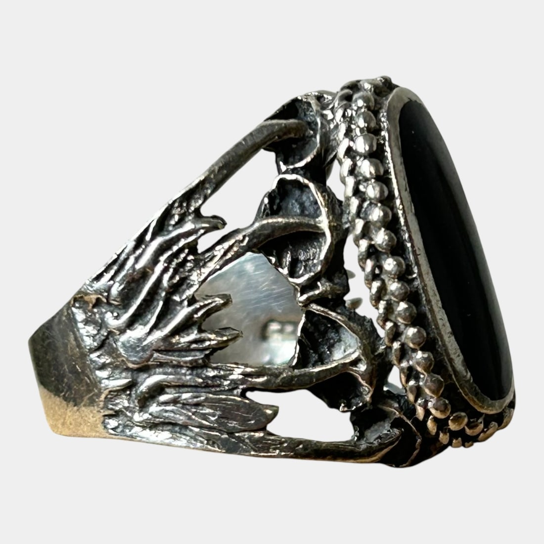 Sterling Silver 925 Mid Century Black Cabochon Stone Sculpted Mushrooms Ring Size 7.5: We offer affordable in-house shipping on all items. This bold vintage ring is crafted in sterling silver and features a large polished black cabochon stone, likely onyx or obsidian. The cabochon is s