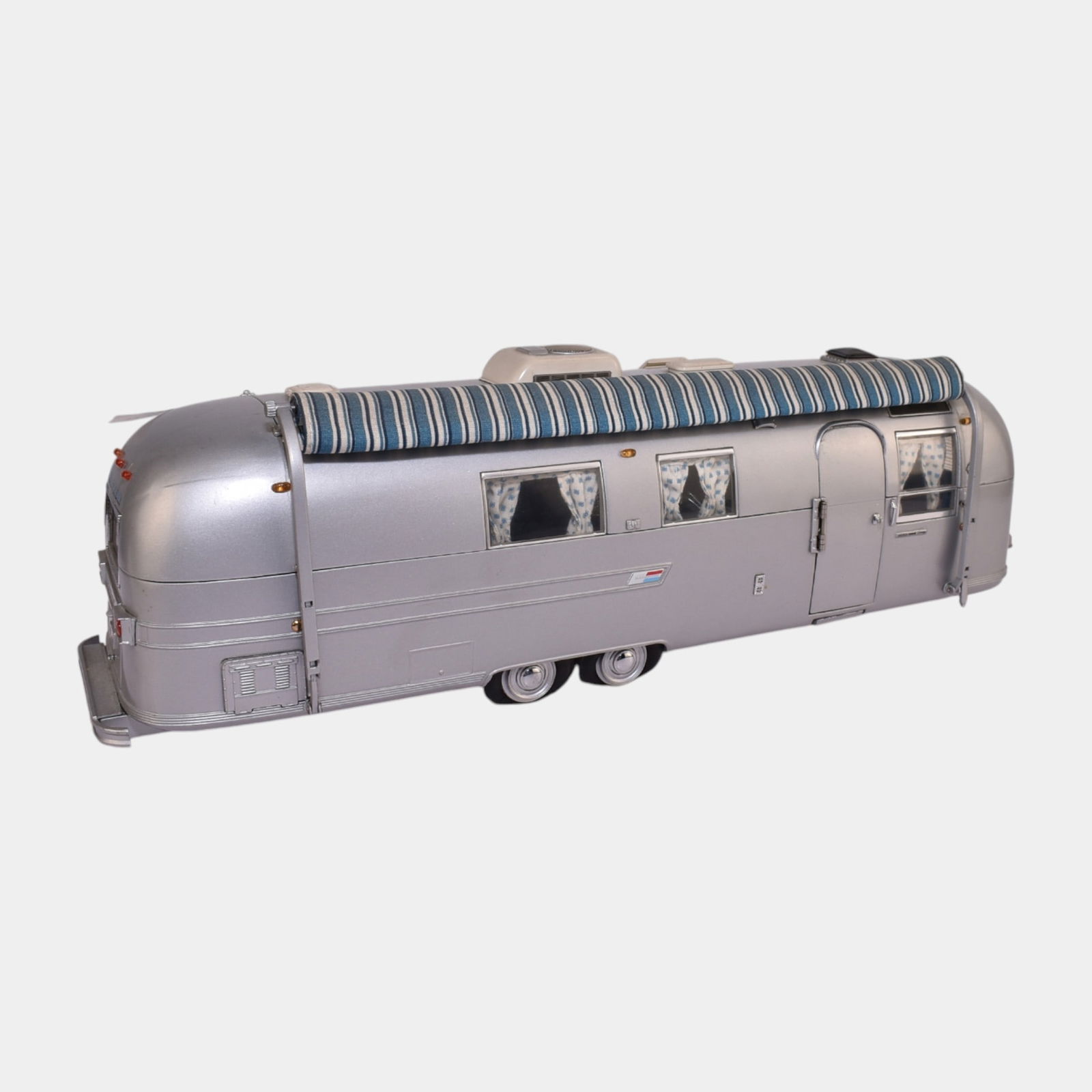 Franklin Mint Gray Diecast 1968 Airstream Land Yacht Camper Trailer 1:24 Scale (1 of 3)