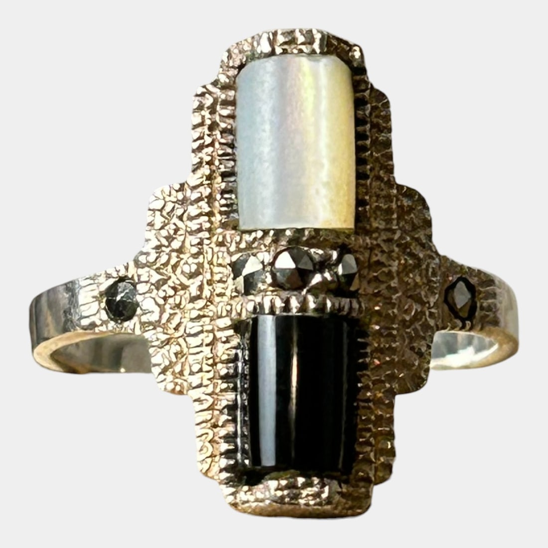 Sterling Silver Art Deco Stepped Bezel Mother Of Pearl & Onyx Marcasite Ring Size 8 (1 of 3)