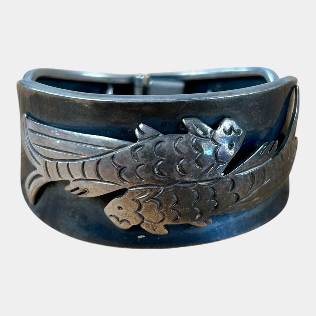 Taxco Mexico Sterling Silver 925 Mid Century Modernist Figural Fish Hinged Cuff Bracelet: We offer affordable in-house shipping on all items. Boldly sculptural and richly patinated, this Mid Century Modern Taxco sterling silver cuff features overlapping figural fish with flowing engraved