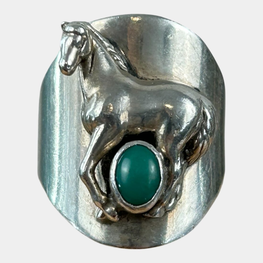 Carol Felley 1990 Sterling Silver 925 Figural Horse Turquoise Ring Size 9.5: We offer affordable in-house shipping on all items. Powerfully sculptural and richly symbolic, this 1990 Carol Felley sterling silver ring features a finely modeled horse figure framing a vivid turqu