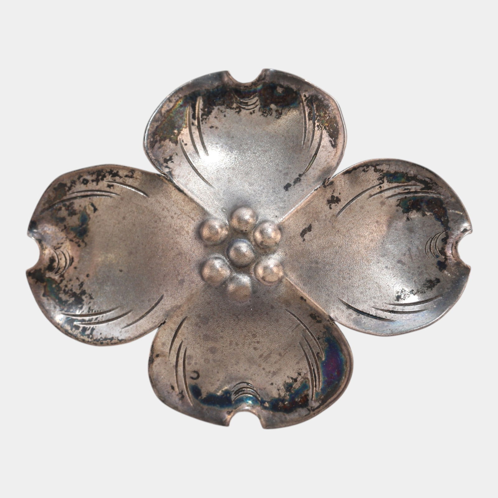 Stewart Nye Dogwood Tree Blossom Handwrought Sterling Silver 925 Modernist Brooch: We offer affordable in-house shipping on all items. Handwrought in sterling silver, this Stewart Nye brooch is formed as a stylized dogwood blossom, its softly hammered surface and sculpted petals ac