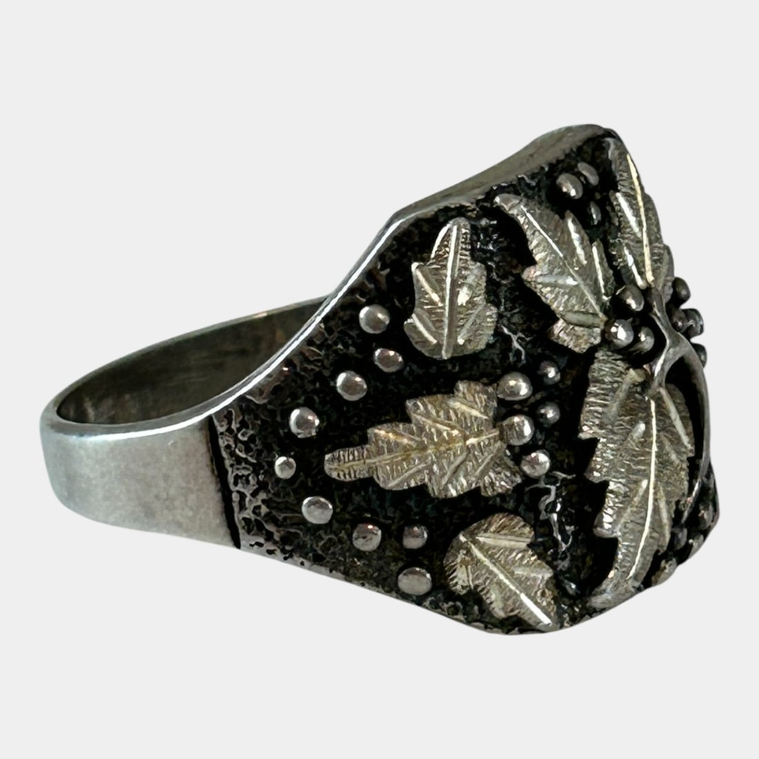 Black Hills Gold 925 Sterling Silver Raised Leaf & Berry Design Mens Ring Size 14.75 (1 of 2)