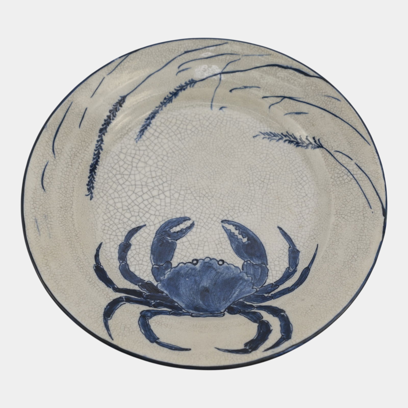 Dedham Pottery 1896-1928 Arts And Crafts Blue Crab & Wheat Ceramic Plate: We offer affordable in-house shipping on all items. Dedham Pottery 1896-1928 Arts And Crafts Blue Crab & Wheat Ceramic Plate Centered within the well, a boldly rendered cobalt-blue crab dominates thi