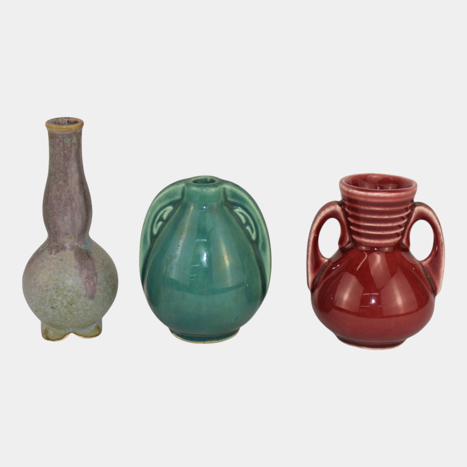 Metenier Vintage French American Pottery Art Deco Vases Group: Professional, fast, and affordable in house shipping available for all items. Metenier Vintage French American Pottery Art Deco Vases Group Metenier vase has been repaired at neck. Other two are in E