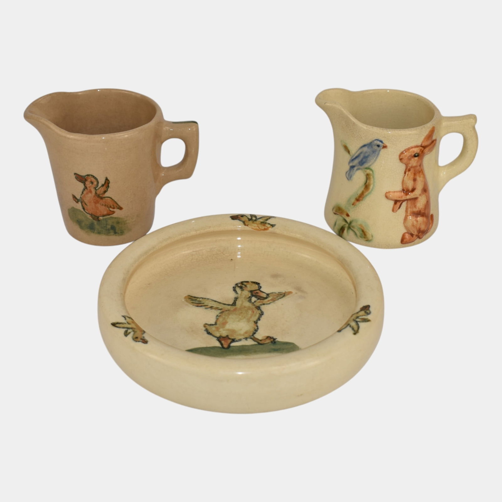Weller Zona Creamware 1920s Pottery Yellow Duck Baby Plate And Creamers: Professional, fast, and affordable in house shipping available for all items. Weller Zona Creamware 1920s Pottery Yellow Duck Baby Plate And Creamers Good design and color. Excellent condition. Botto