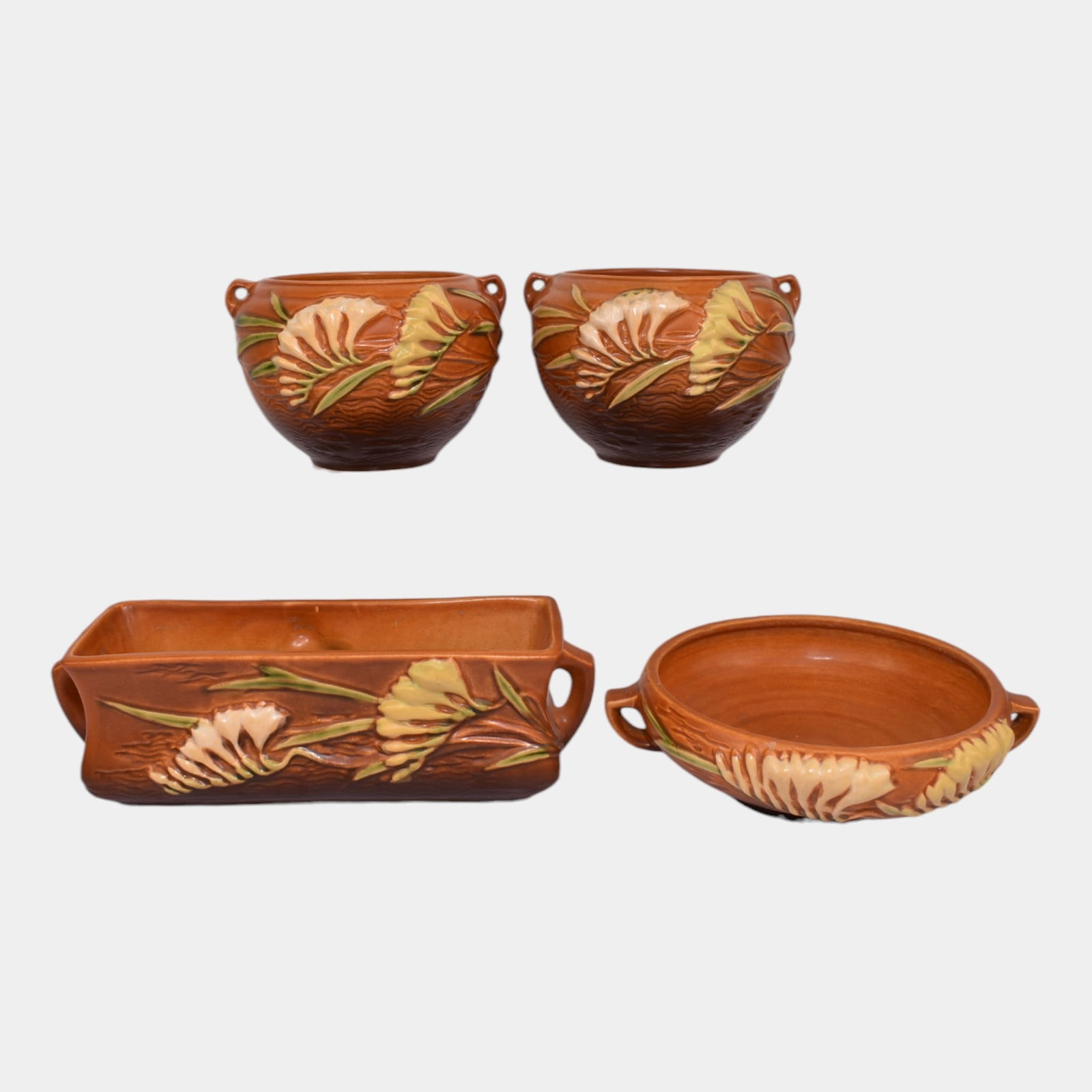 Roseville Freesia Lot Of Four Vintage Art Pottery Bowl And Planter (1 of 3)