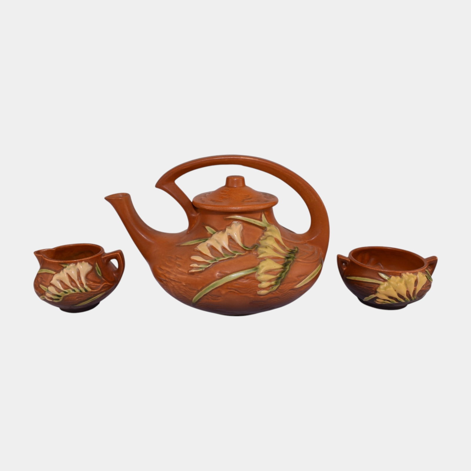 Roseville Freesia Vintage Art Pottery Tea Set Tea Pot Sugar Creamer: Professional, fast, and affordable in house shipping available for all items. Roseville Freesia Vintage Art Pottery Tea Set Tea Pot Sugar Creamer Nice mold and color. Excellent original condition. No