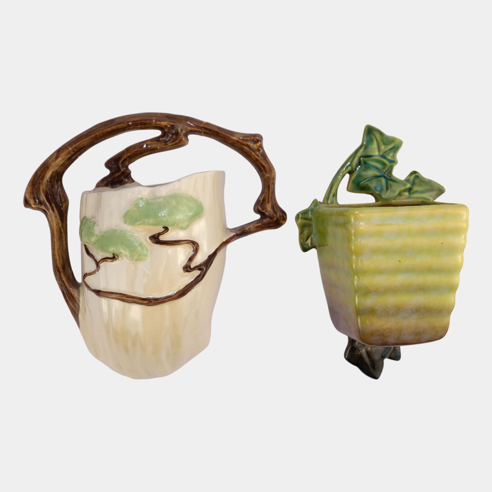 Roseville Ming Tree Wincraft Wall Pockets: Professional, fast, and affordable in house shipping available for all items. Roseville Ming Tree Wincraft Wall Pockets Nice mold and color. Shows well with repair to handle to ming tree as shown. No