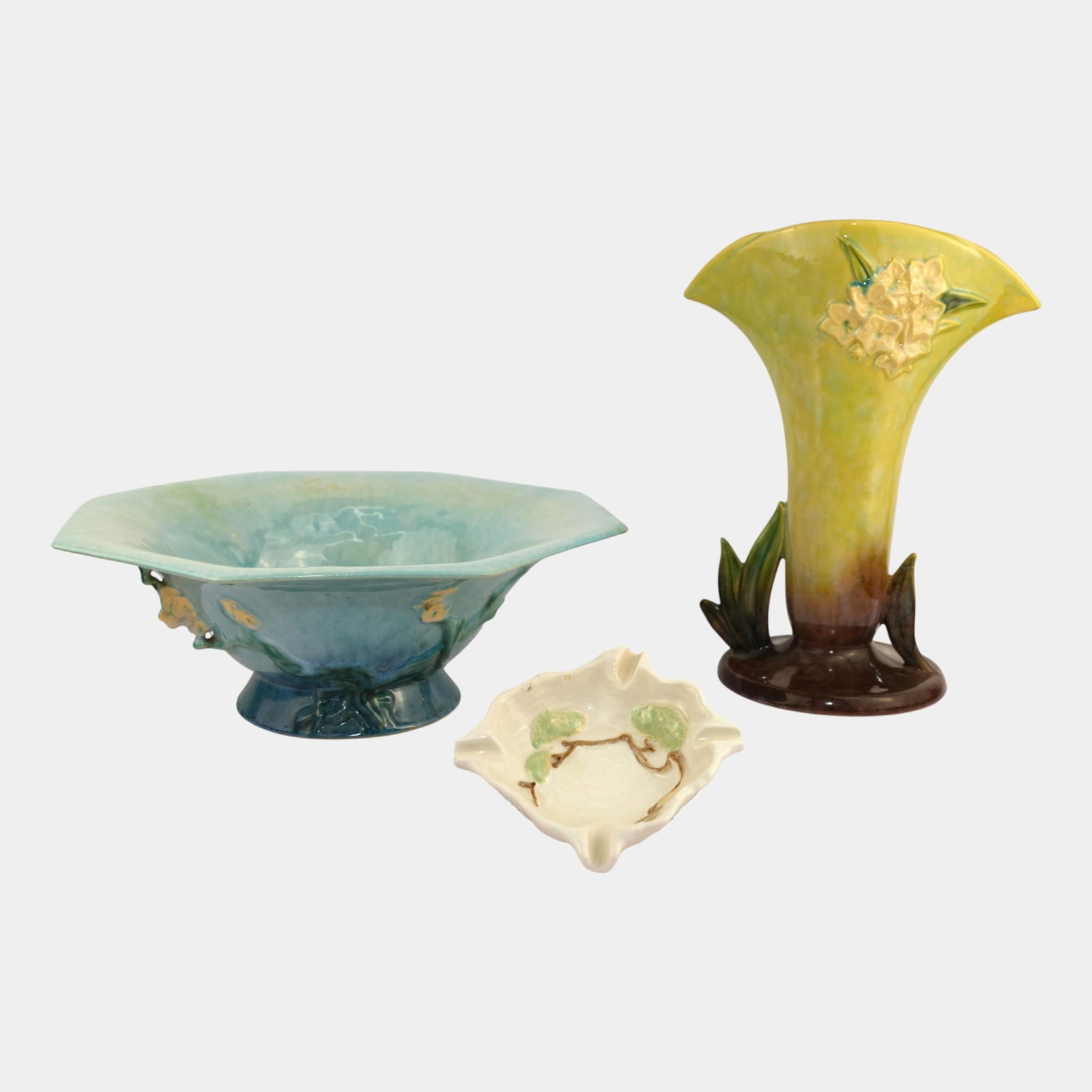 Roseville Wincraft Ming Tree Blue Green White Bowl Vase Ash Tray: Professional, fast, and affordable in house shipping available for all items. Roseville Wincraft Ming Tree Blue Green White Bowl Vase Ash Tray Excellent condition. Wincraft bowl has minor hairline on