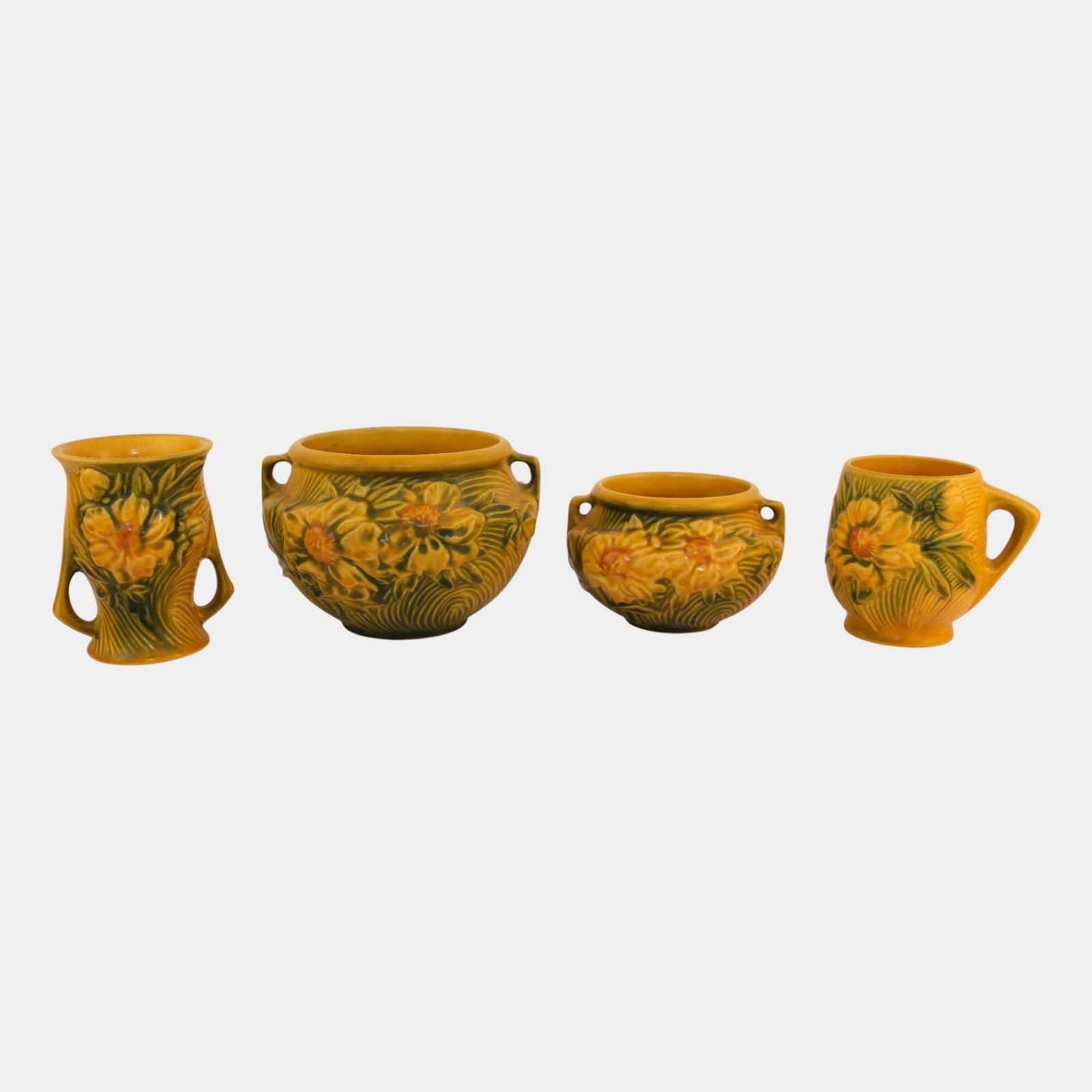 Roseville Peony Yellow Planter Jardiniere Vase Mug: Professional, fast, and affordable in house shipping available for all items. Roseville Peony Yellow Planter Jardiniere Vase Mug Nice form with great color and glaze. Excellent condition. Age related