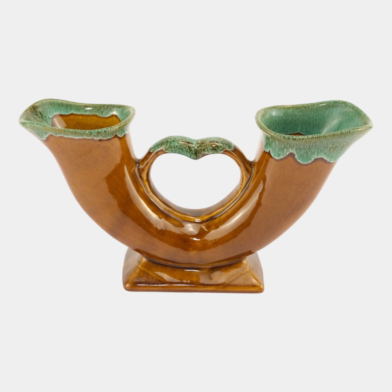 Van Briggle Brown Double Cornucopia Centerpiece Planter: Professional, fast, and affordable in house shipping available for all items. Van Briggle Brown Double Cornucopia Centerpiece Planter Excellent original condition. No chips, cracks, damage or repair