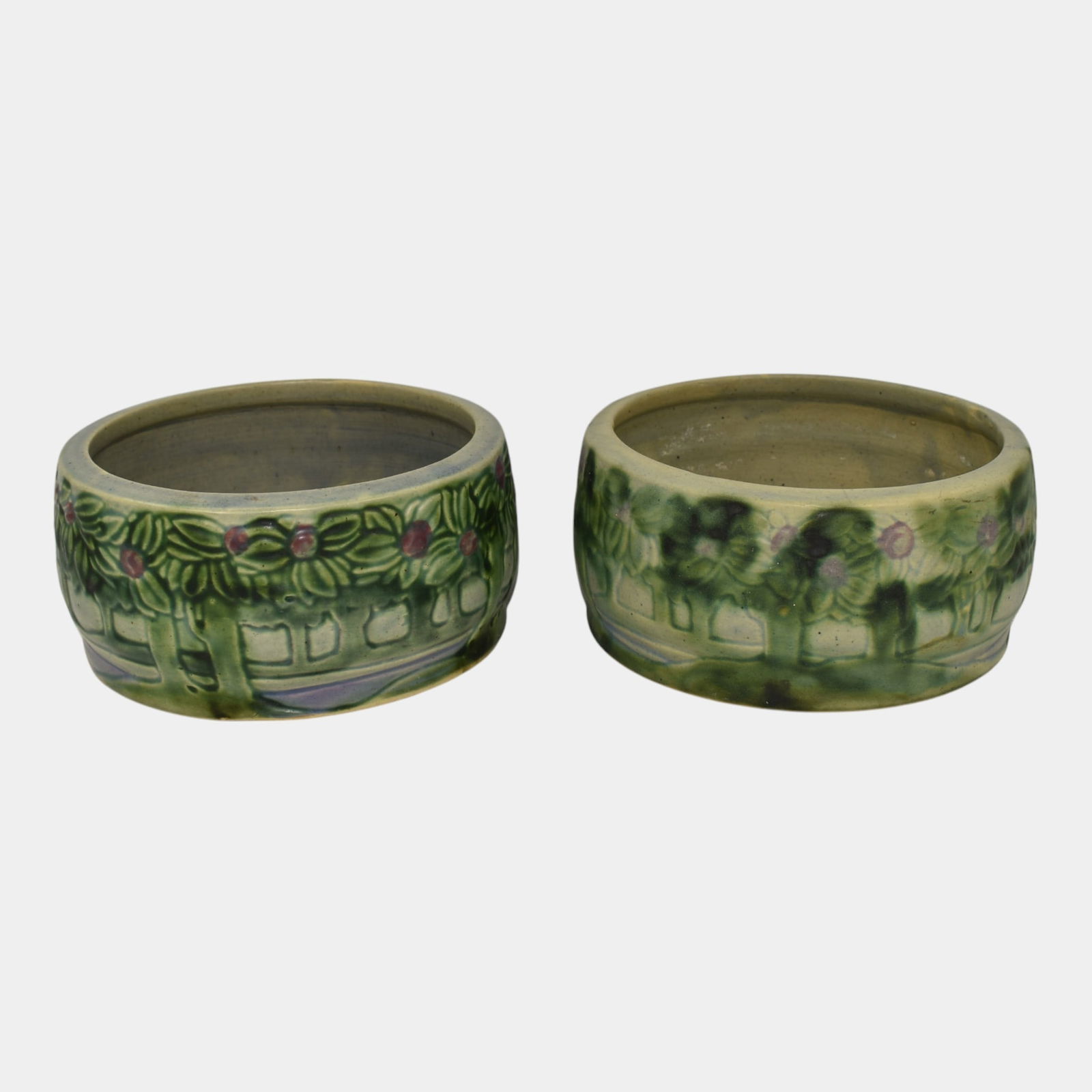 Roseville Pottery Vista Bowls 249-6: Professional, fast, and affordable in house shipping available for all items. Roseville Pottery Vista Bowls 249-6 Lovely pair of Vista bowls. Tight hairline to the rim of one bowl. No other damage or