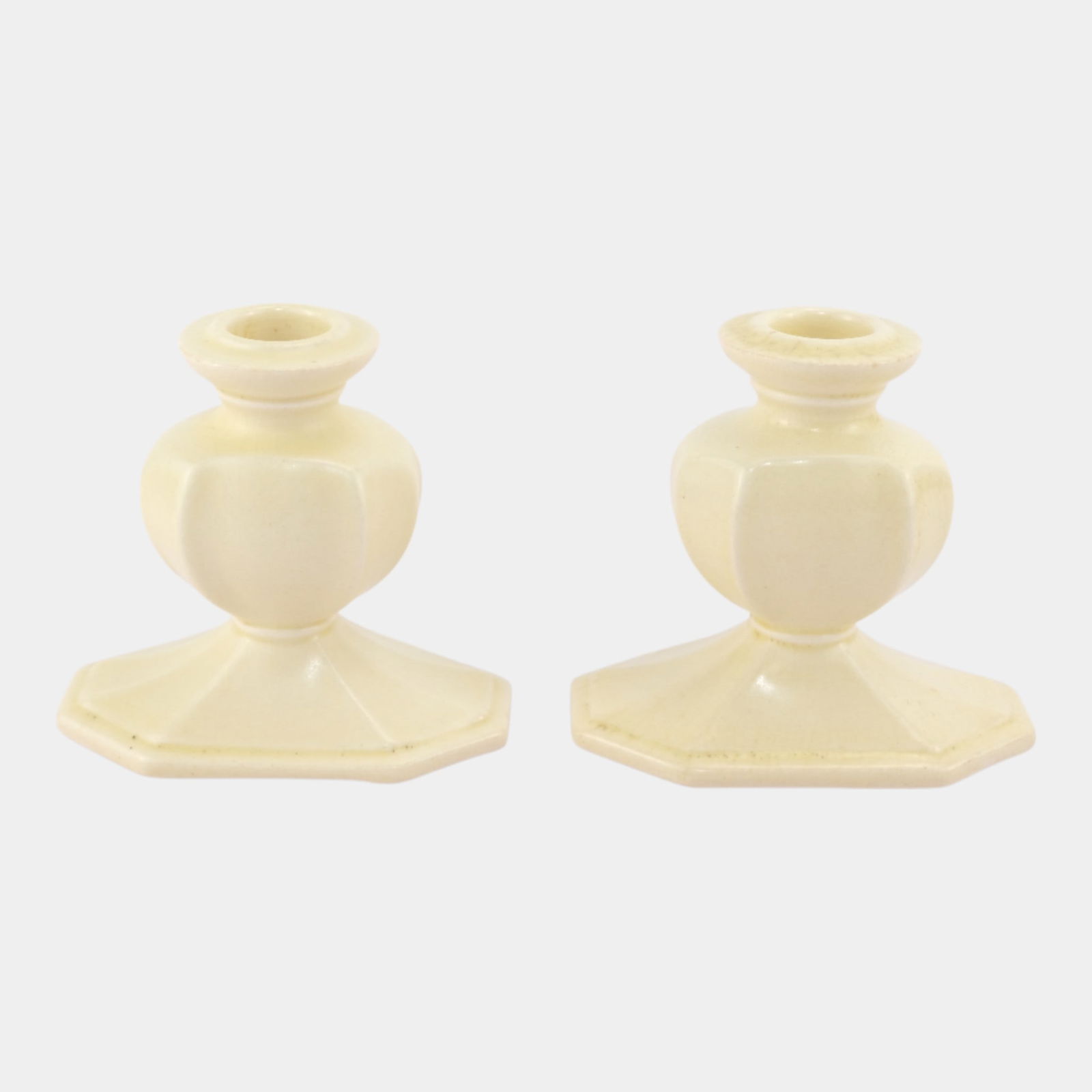 Cowan 1930s Art Deco Pottery Yellow Scalloped Octagonal Base Candle Holders: Professional, fast, and affordable in house shipping available for all items. Cowan 1930s Art Deco Pottery Yellow Scalloped Octagonal Base Candle Holders Excellent original condition. No chips, crack