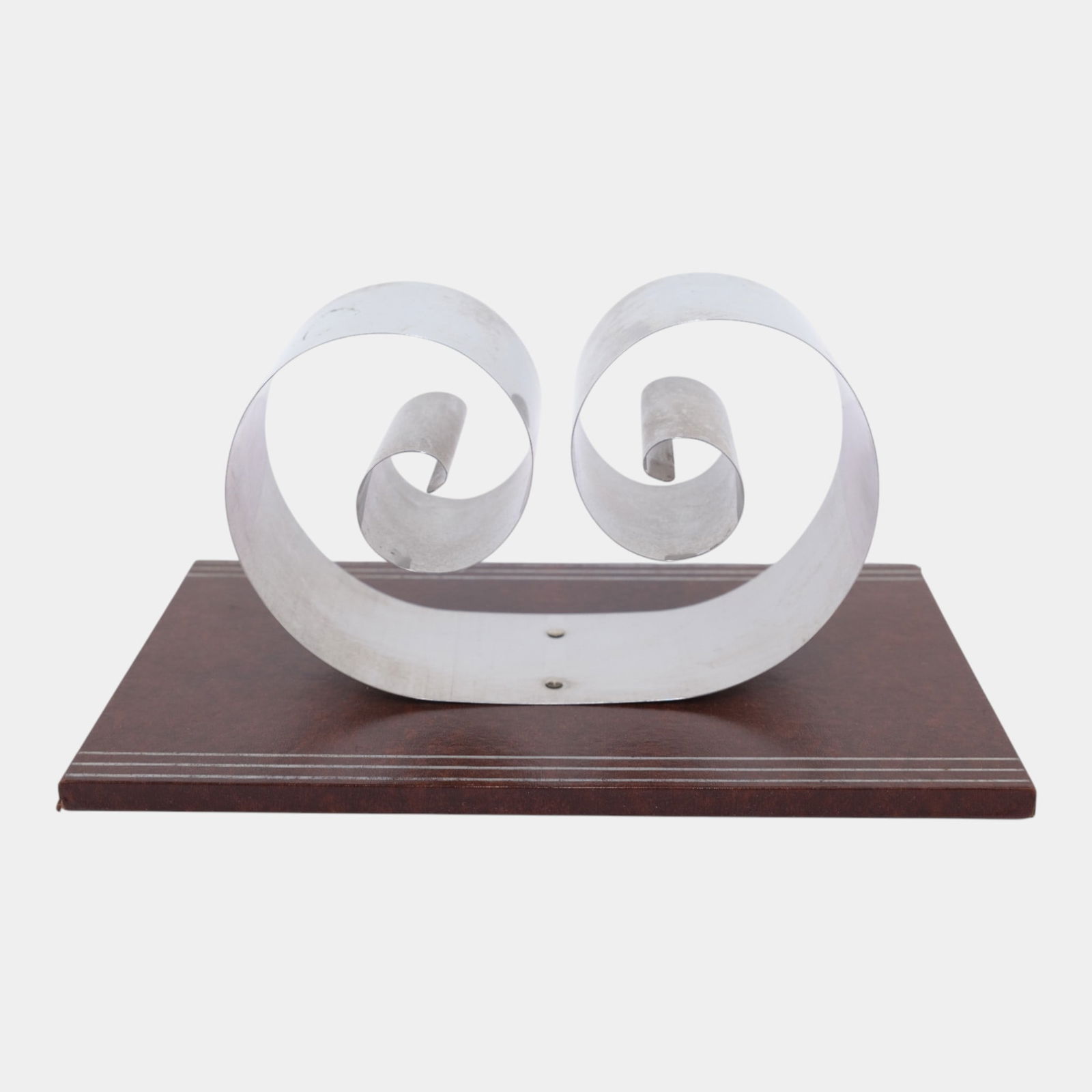 Revere 1930s Chrome And Wood Modernist "Spring Life" Coil Bookends: Professional, fast, and affordable in house shipping available for all items. Revere 1930s Chrome And Wood Modernist "Spring Life" Coil Bookends Excellent condition. Age related wear. Magazine holder