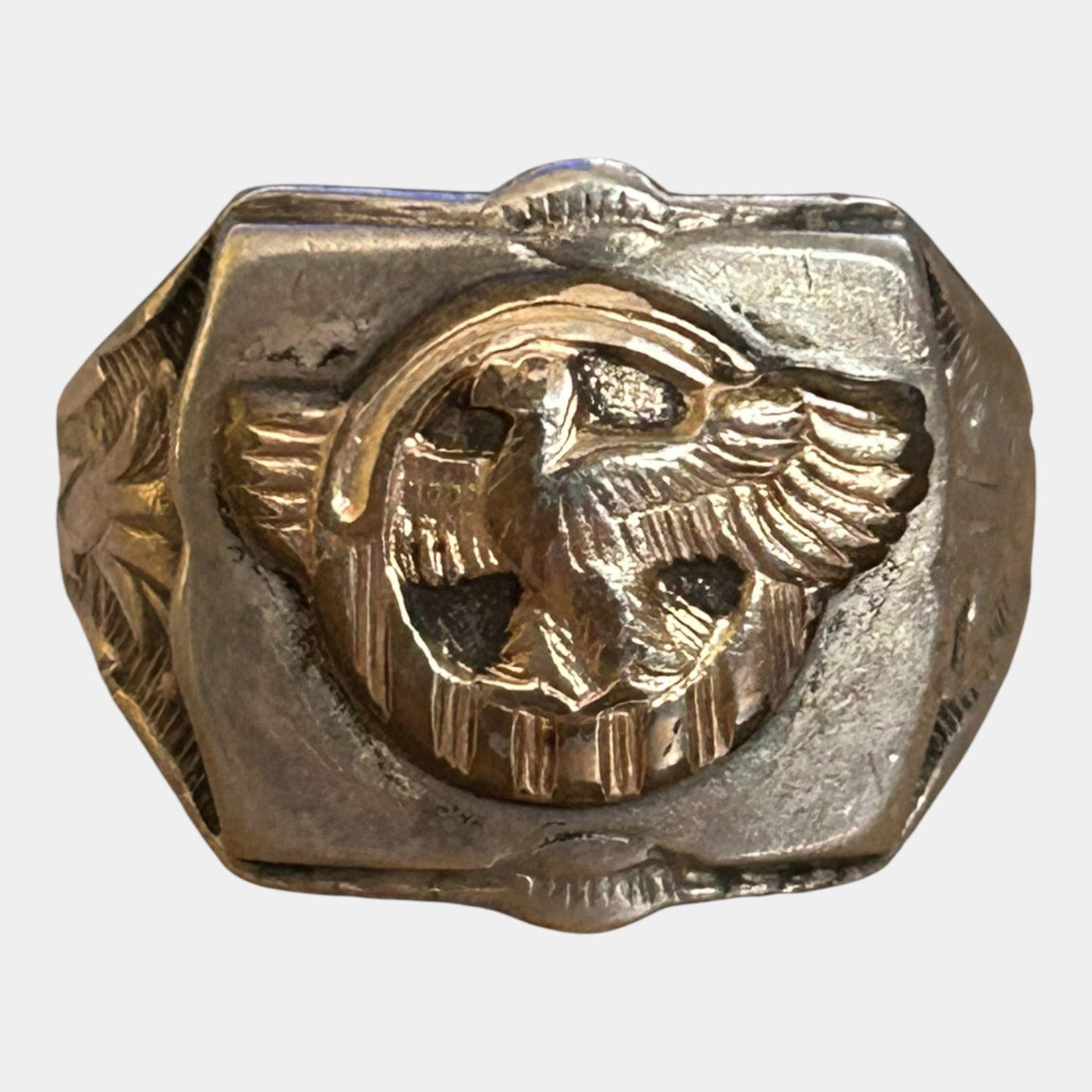 World War II "Ruptured Duck" 1940s Sterling Silver 925 Honorable Discharge Ring Size 8.5: We offer affordable in-house shipping on all items. This 1940s sterling silver signet ring features the WWII â€œRuptured Duckâ€? honorable discharge insignia in raised relief. Engraved s