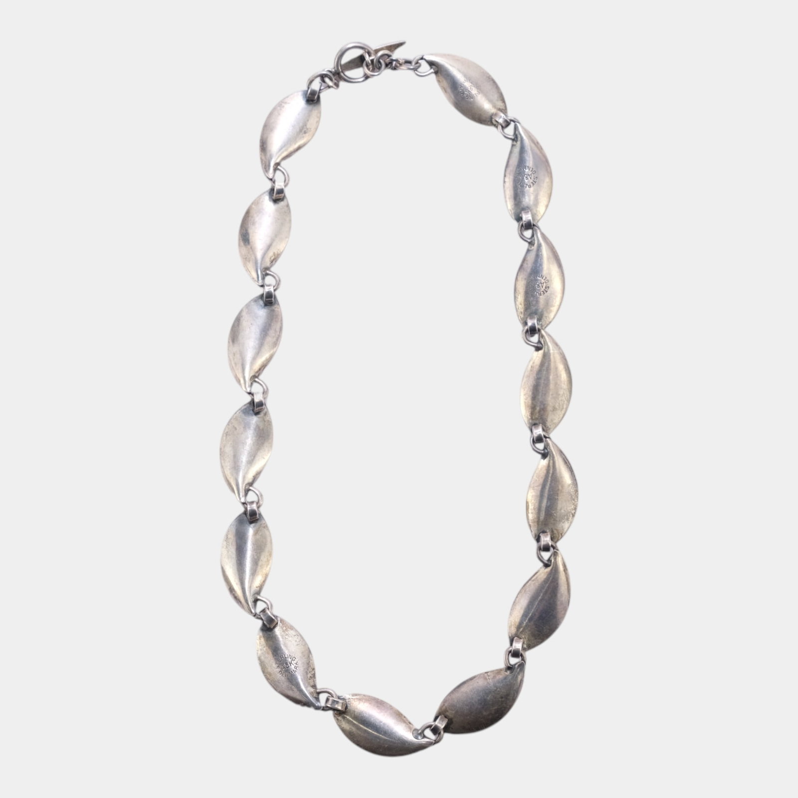 Aarre & Krogh Denmark Mid Century Modernist Sterling Silver 925 Leaf Necklace: Professional, fast, and affordable in house shipping available for all items. This Aarre & Krogh Danish mid-century necklace features articulated sterling silver leaf links with softly textured surfac