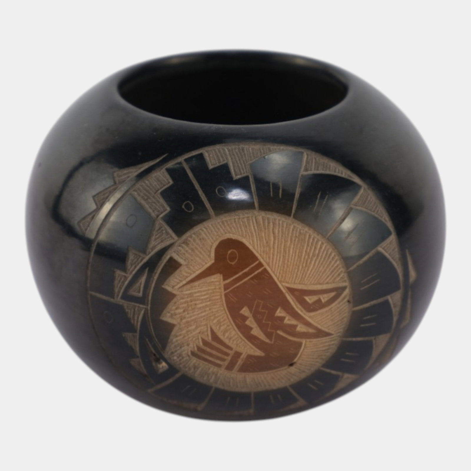 Candelaria Suazo Sana Clara Pueblo Native American Black Sgraffito Carved Bird Jar Vase: Professional, fast, and affordable in house shipping available for all items. Candelaria Suazo Sana Clara Pueblo Native American Black Sgraffito Carved Bird Jar Vase Expertly carved and deeply polishe
