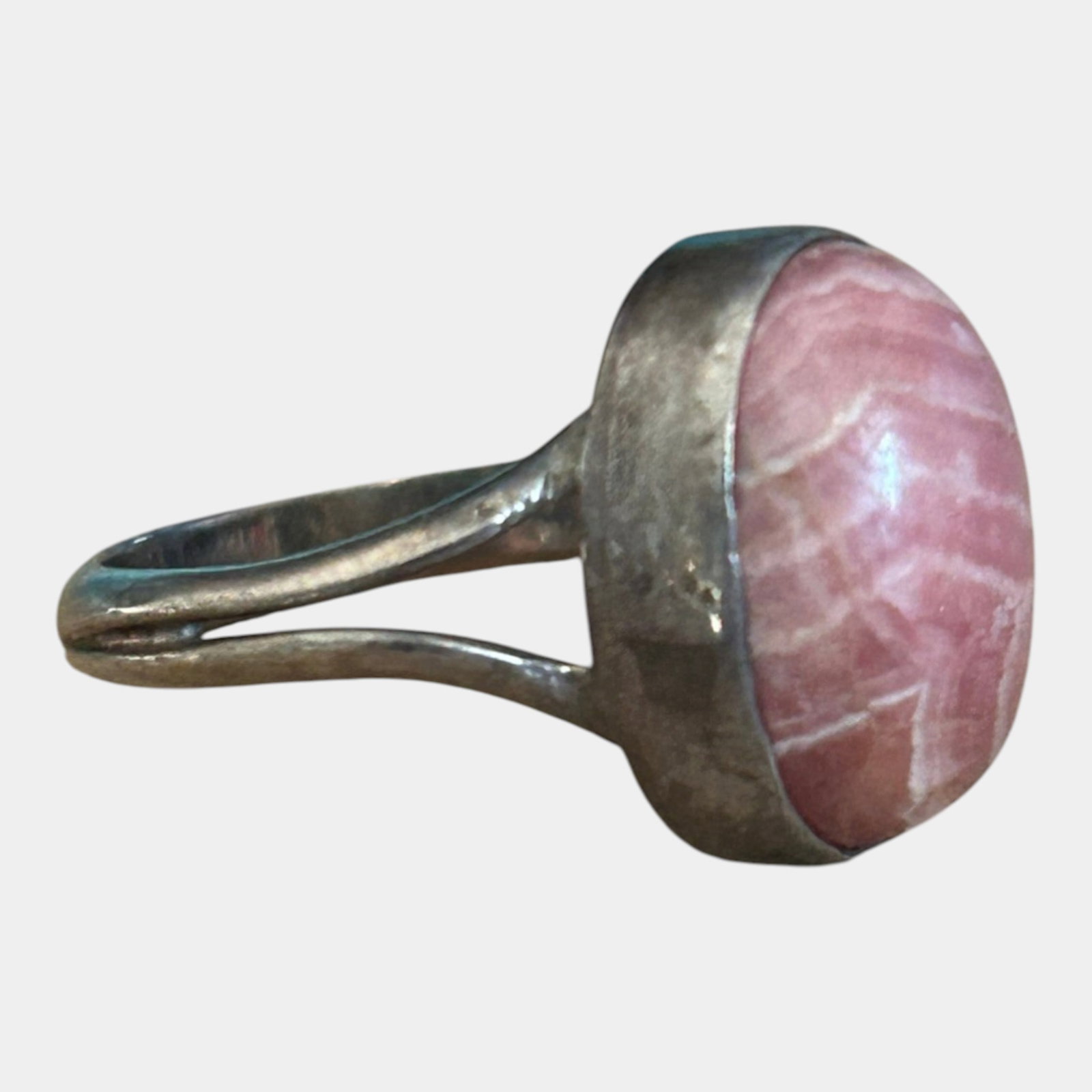 Sterling Silver 925 Southwestern Style Rhodochrosite Cabochon Stone Modernist Ring Size 5: Professional, fast, and affordable in house shipping available for all items. Modernist sterling silver ring set with a large oval rhodochrosite cabochon displaying natural pink banding. Bold handcraf