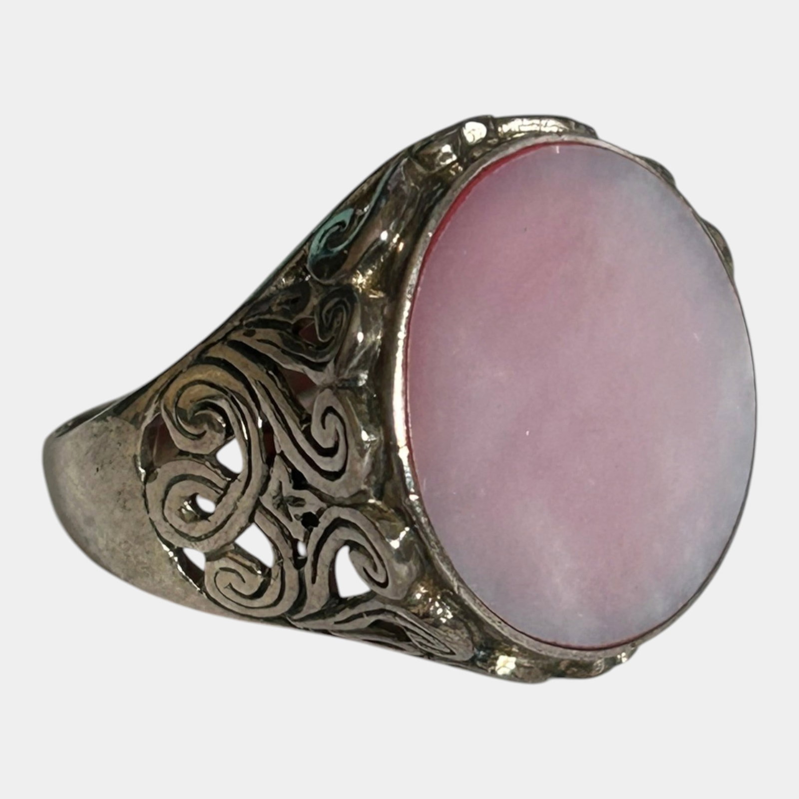 Sterling Silver Elegant Art Nouveau Scrollwork Mounted Soft Pink Shell Ring Size 8: Professional, fast, and affordable in house shipping available for all items. Softly luminous and delicately romantic, this vintage sterling silver ring features a large oval pink shell cabochon set i