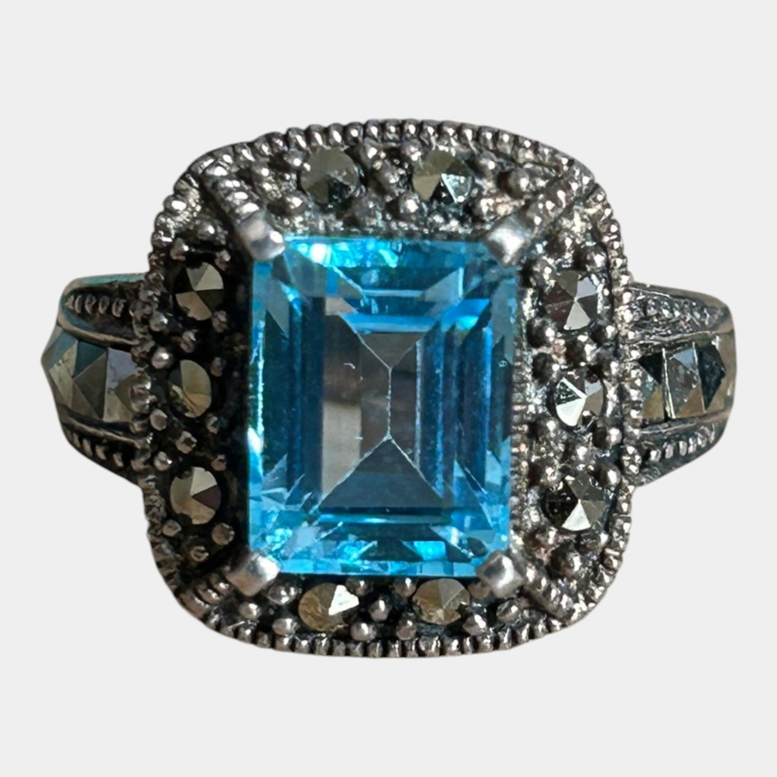 Sterling Silver 925 Art Deco Styled Prong Set Blue Topaz & Marcasite Halo Statement Ring Size 6.5: Professional, fast, and affordable in house shipping available for all items. Brilliantly faceted and richly detailed, this Art Decoâ€“inspired sterling silver ring features a vivid rectangula