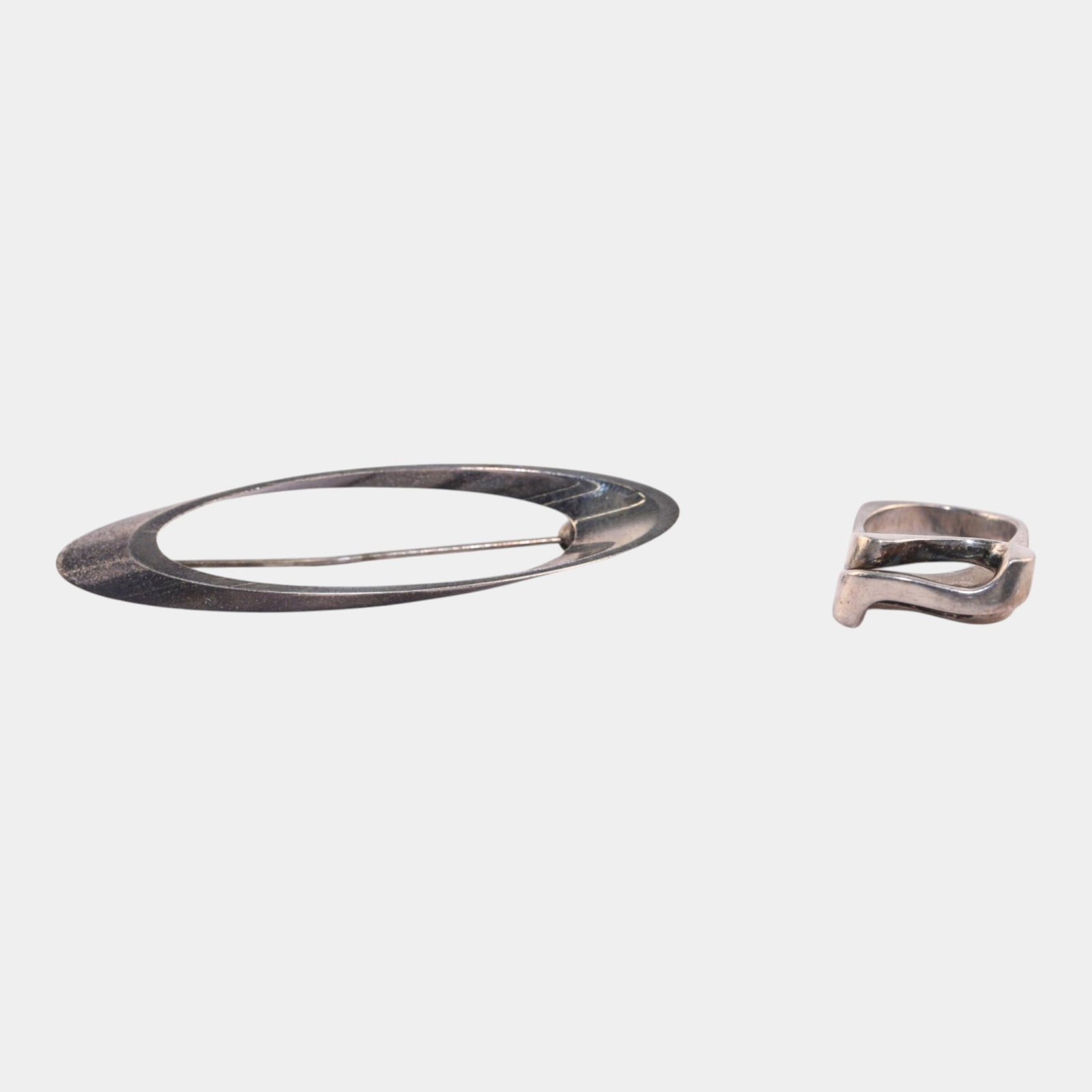 Niels Erik Denmark & Joachim S'Paliu Spain Mid Century Modernist Sterling Silver 925 Brooch And Ring: Professional, fast, and affordable in house shipping available for all items. Sleekly sculpted and distinctly modernist, this mid century set includes a sterling silver brooch and matching ring, featu