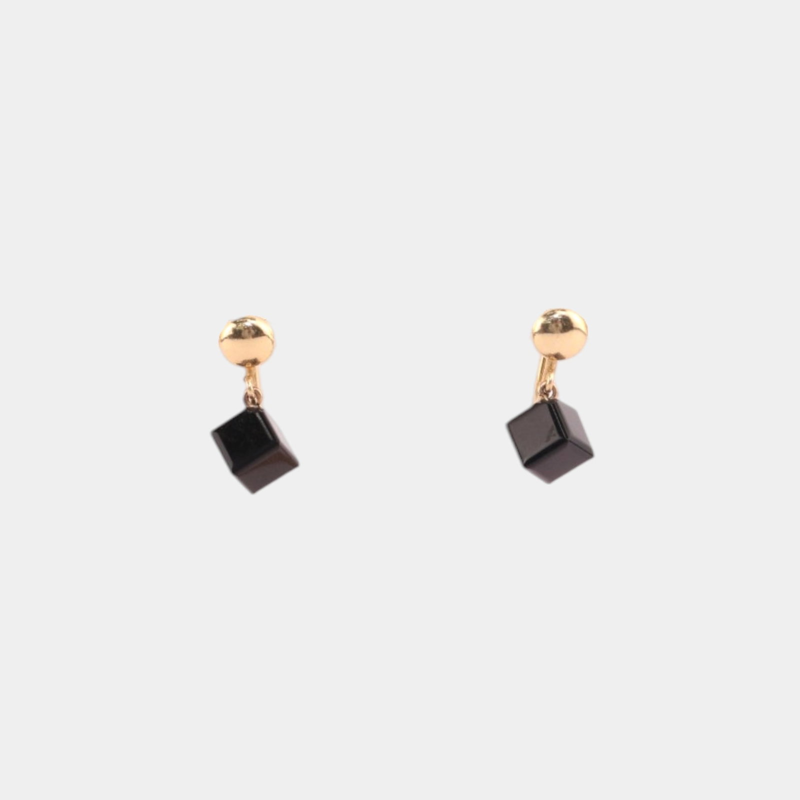 14K Yellow Gold 1930s Art Deco Dangling Black Onyx Cube Screw Back Earrings: Professional, fast, and affordable in house shipping available for all items. Cleanly geometric and distinctly modernist, these vintage screw back earrings feature polished black onyx cube forms set i