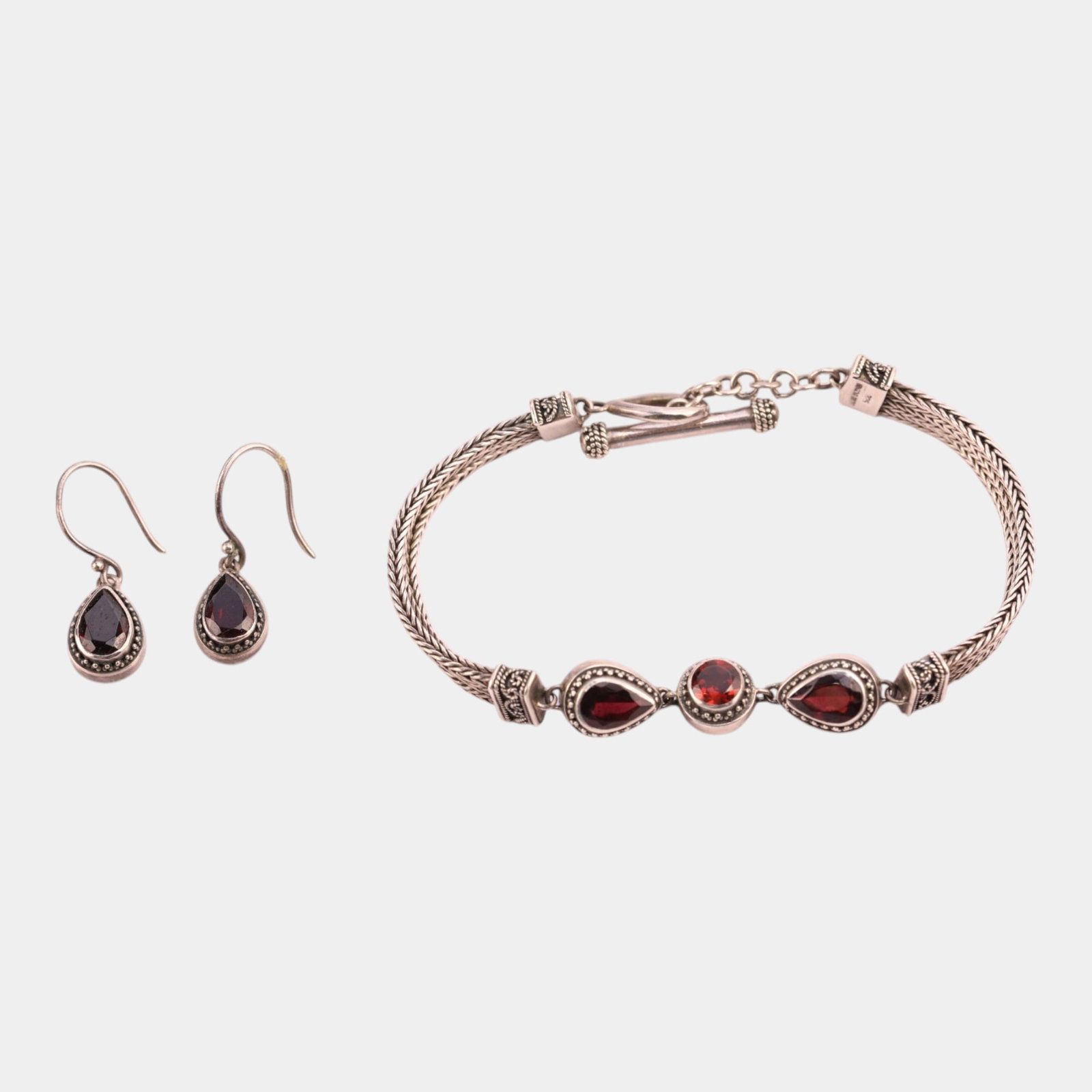 Lori Bonn Sterling Silver 925 Modernist Garnet Stone Toggle Closure Bracelet & Matching Earrings: Professional, fast, and affordable in house shipping available for all items. Elegantly designed and richly colored, this modernist set features a sterling silver bracelet with toggle closure and deep