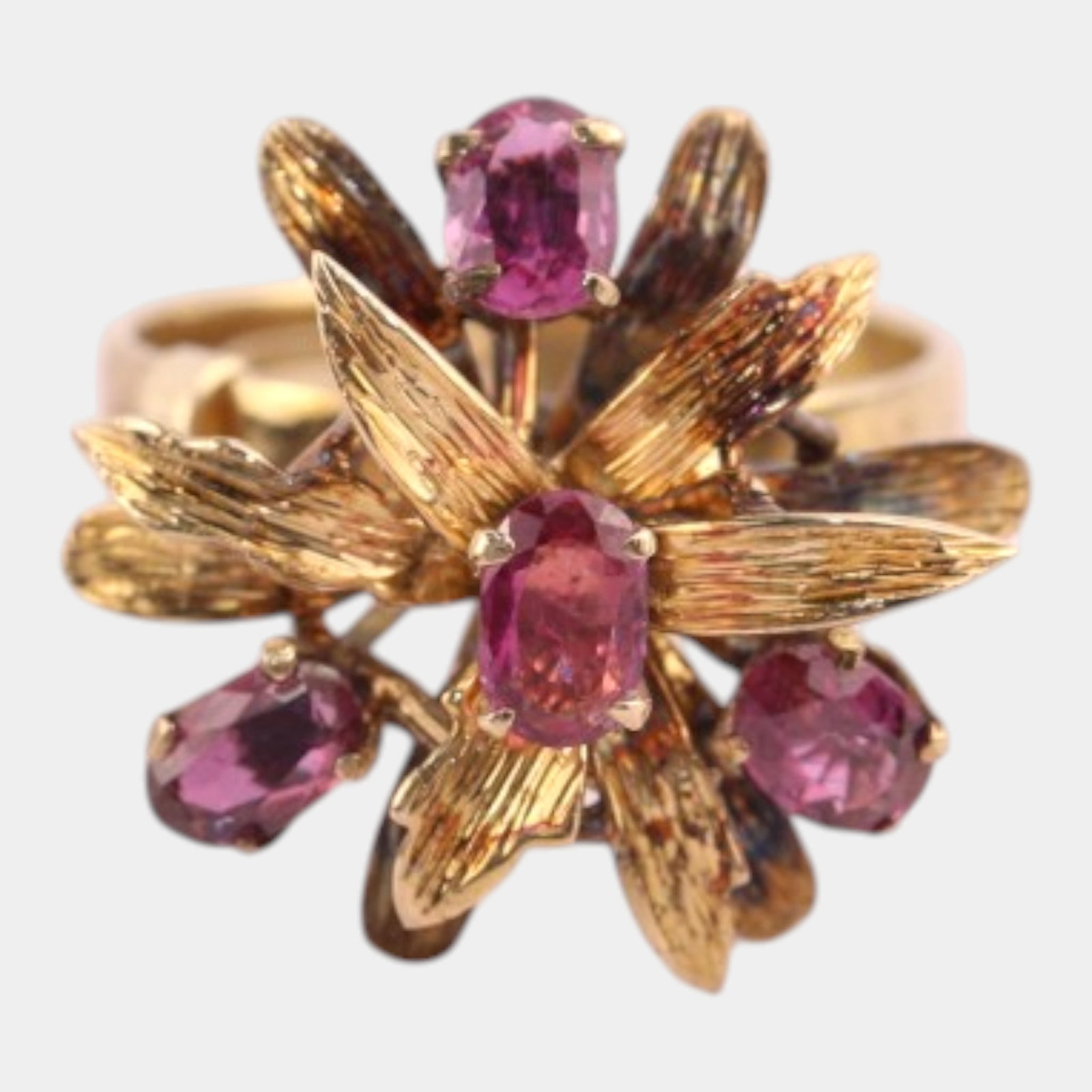 14K Yellow Gold Mid Century Modern Sculptural Amethyst Stone Flower Ring Size 5.5: Professional, fast, and affordable in house shipping available for all items. Boldly sculptural and richly textured, this vintage ring features a dimensional floral form in warm 14K gold, set with vib