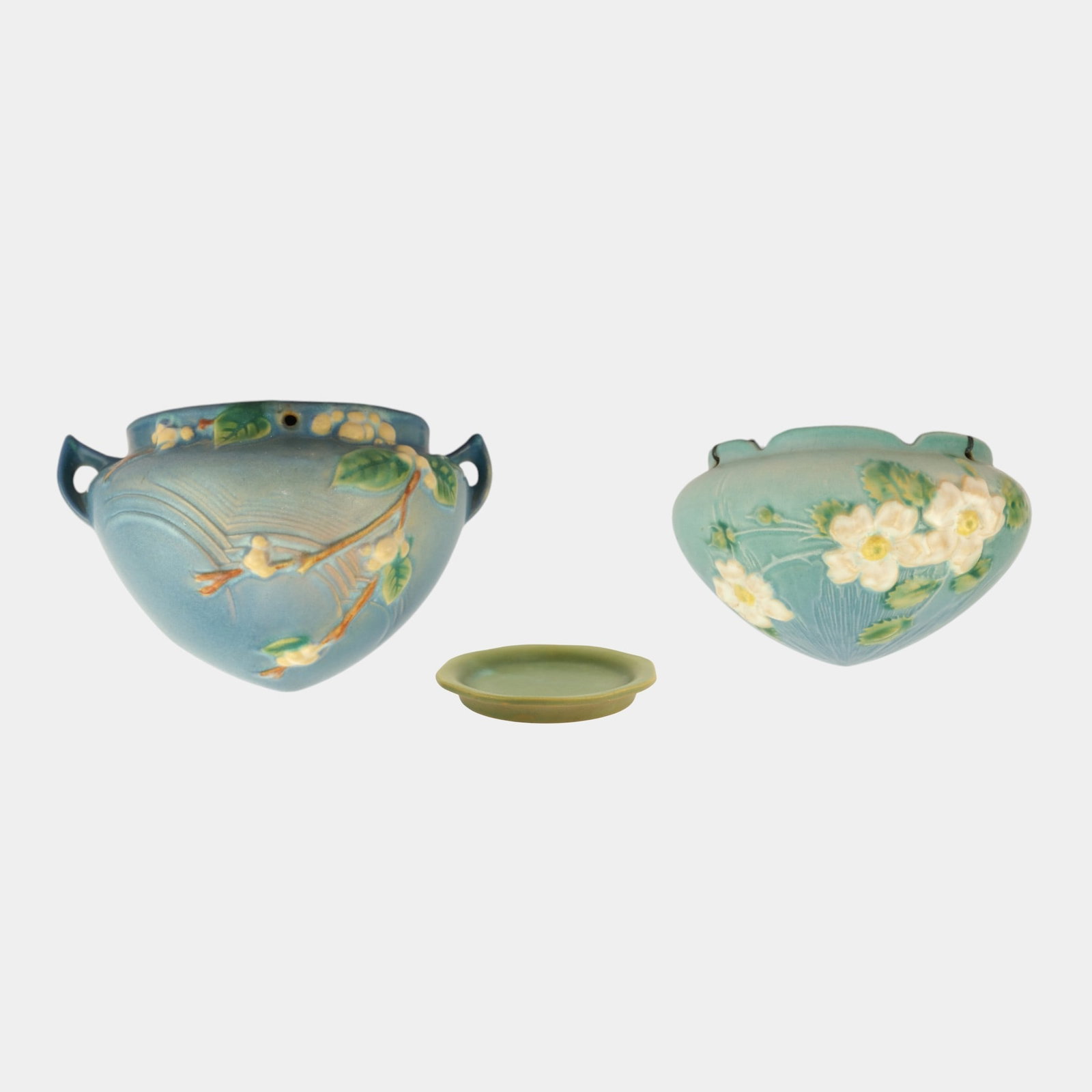 Roseville White Rose Snow Berry Apple Blossom Hanging Baskets Saucer: We offer affordable in-house shipping on all items. Roseville White Rose Snow Berry Apple Blossom Hanging Baskets Saucer Excellent condition. Age related wear. Bottoms marked as shown. Tallest item is