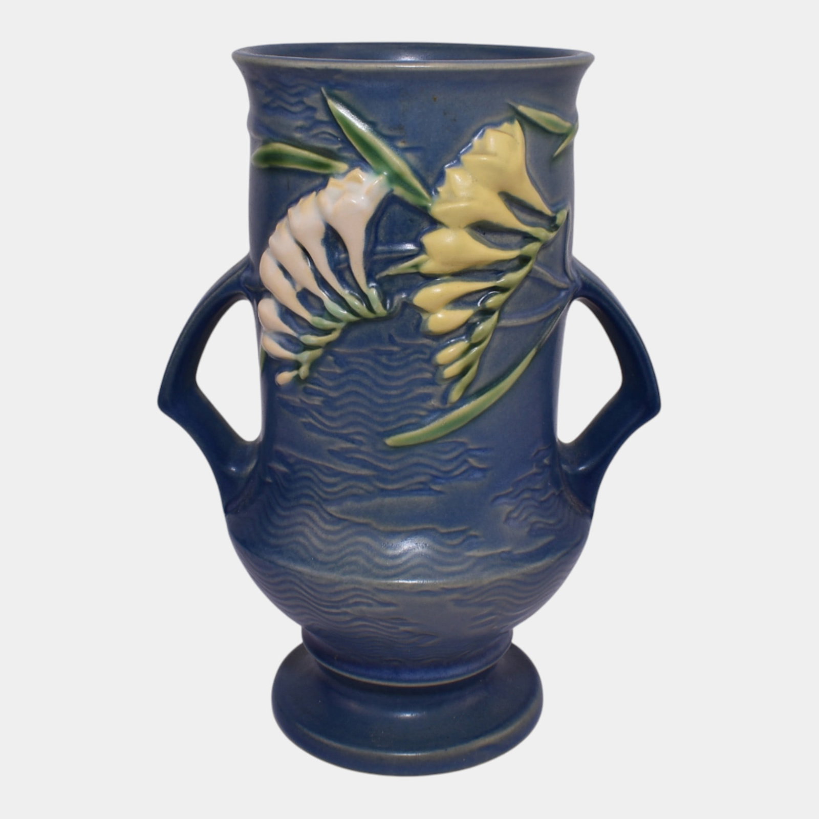 Roseville Freesia Blue 1945 Mid Century Modern Art Pottery Ceramic Vase 123-9: We offer affordable in-house shipping on all items. Roseville Freesia Blue 1945 Mid Century Modern Art Pottery Ceramic Vase 123-9 Nice mold and color. Excellent original condition. No chips, cracks, d