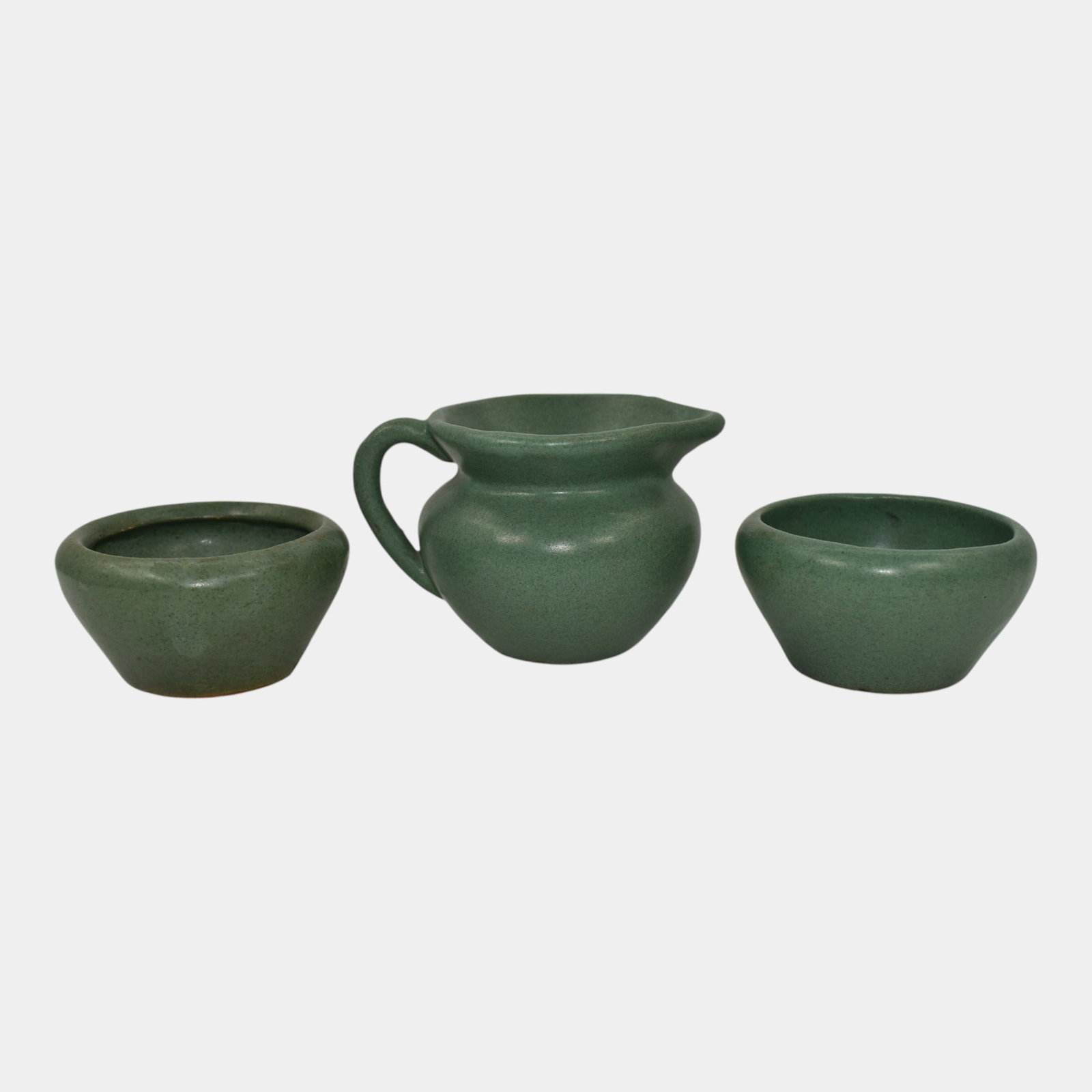 Zanesville Stoneware 1930s Vintage Art Pottery Green Creamer 578 Bowls D18: We offer affordable in-house shipping on all items. Zanesville Stoneware 1930s Vintage Art Pottery Green Creamer 578 Bowls D18 Sweet matte green creamer and 2 small bowls. Excellent original condition