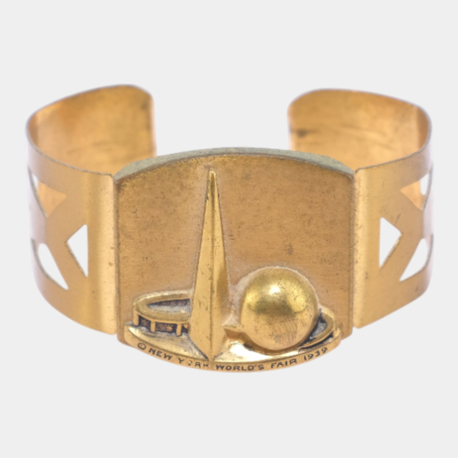 New York Worlds Fair 1939 Art Deco Modernist Brass Tone Bracelet Cuff: We offer affordable in-house shipping on all items. Excellent condition. Signs of use. Bracelet has a 6 3/4" opening.
