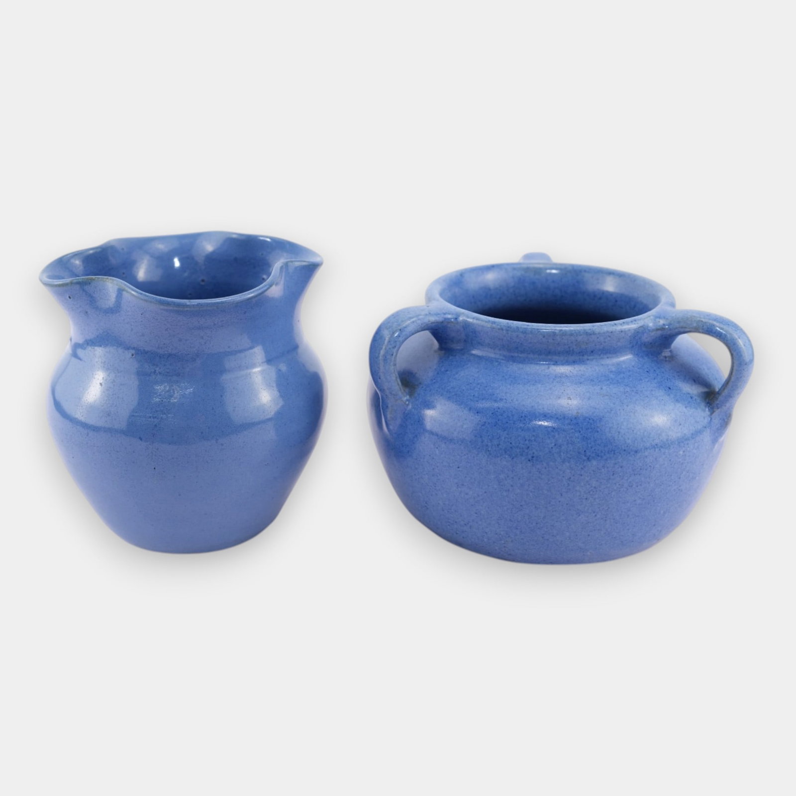 Kentucky Art Pottery Bybee Cornelison Blue Ruffled Rim And Three Handled Vases: We offer affordable in-house shipping on all items. Kentucky Art Pottery Bybee Cornelison Blue Ruffled Rim And Three Handled Vases Nice form with great color and glaze. Excellent original condition. N