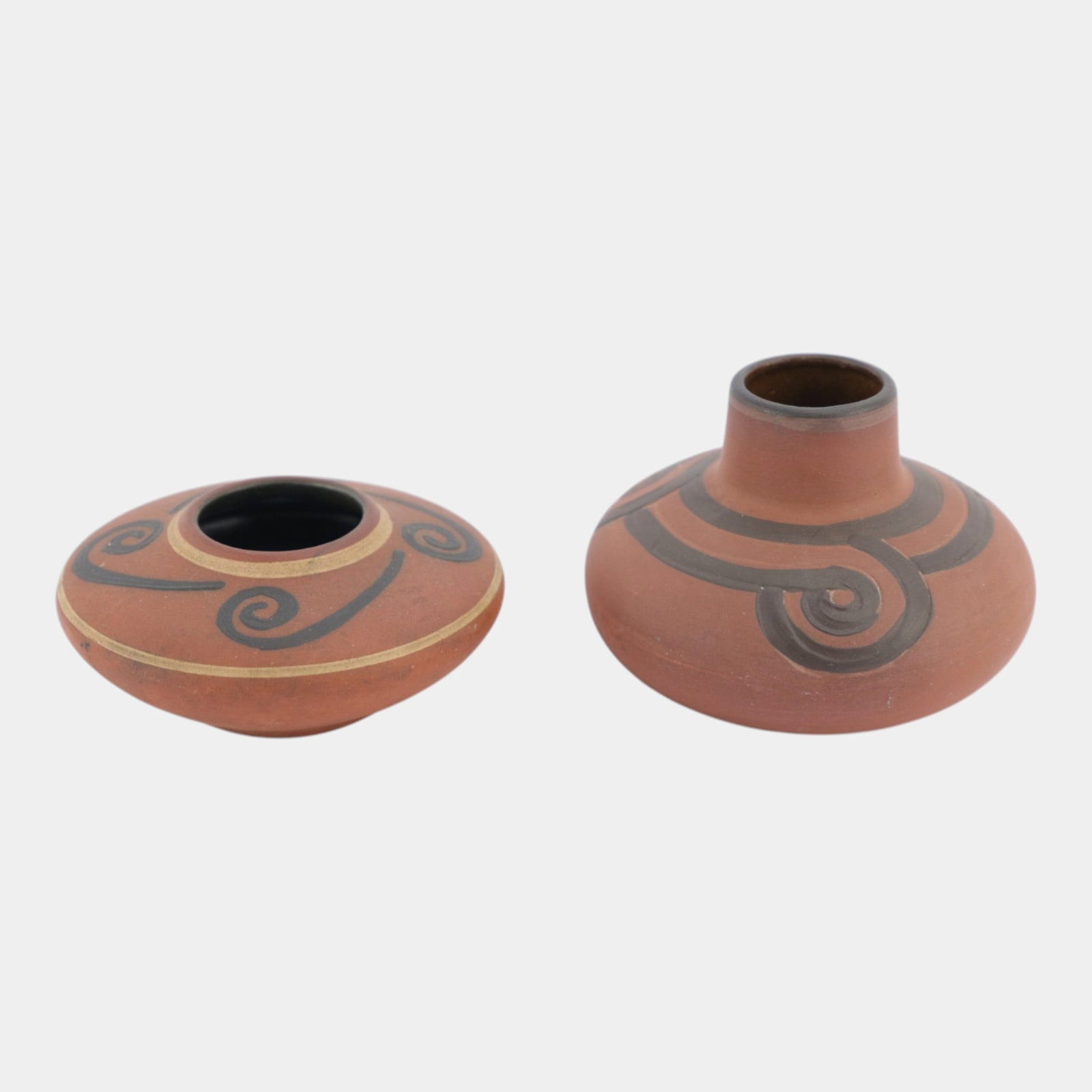 Clifton 1905-1914 Vintage Native American Art Pottery Hand Decorated Vases: We offer affordable in-house shipping on all items. Clifton 1905-1914 Vintage Native American Art Pottery Hand Decorated Vases Excellent original condition. No chips, cracks, damage or repair of any k