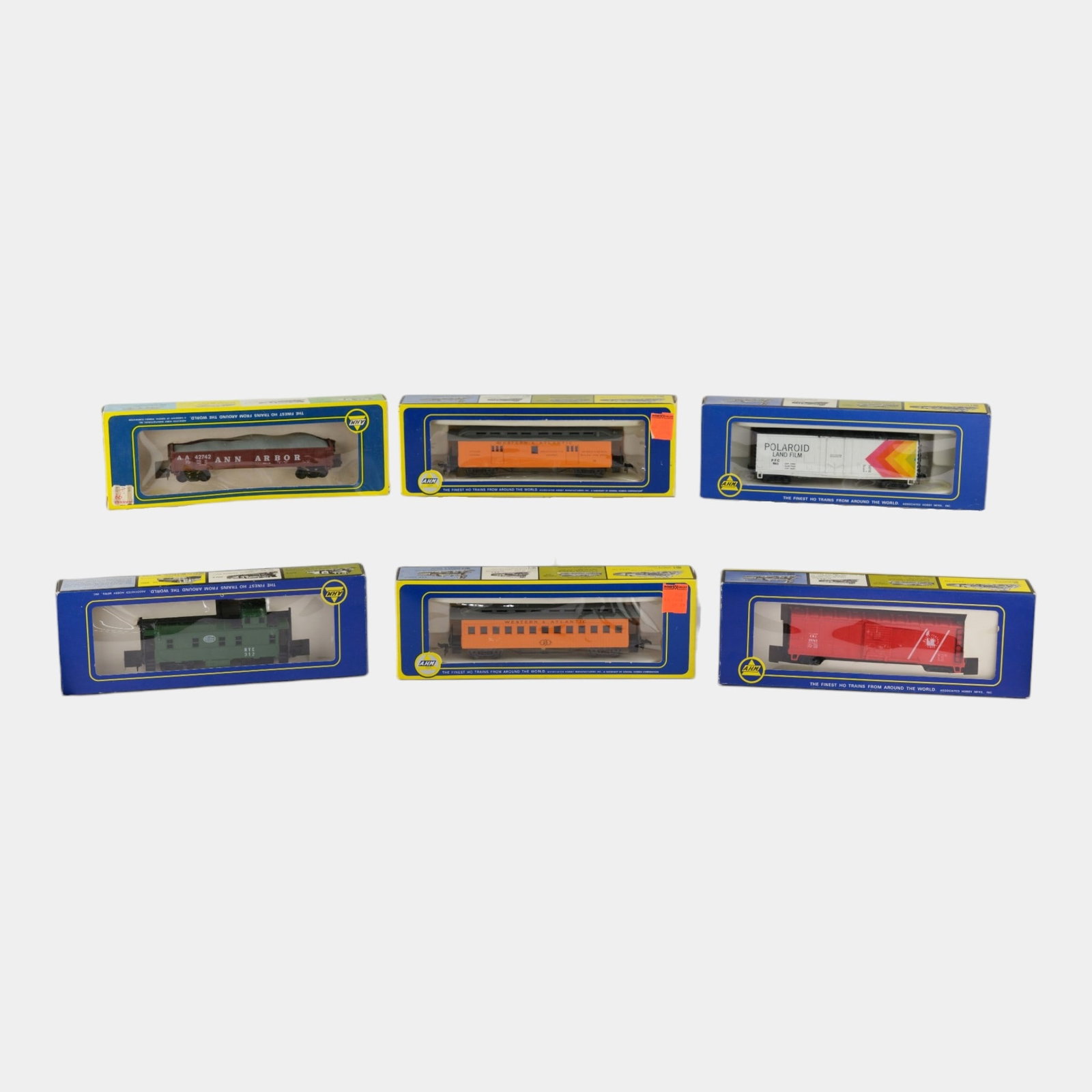 AHM HO Scale Model Train Closed Cars, Open Cars, And Caboose With Original Boxes (1 of 3)
