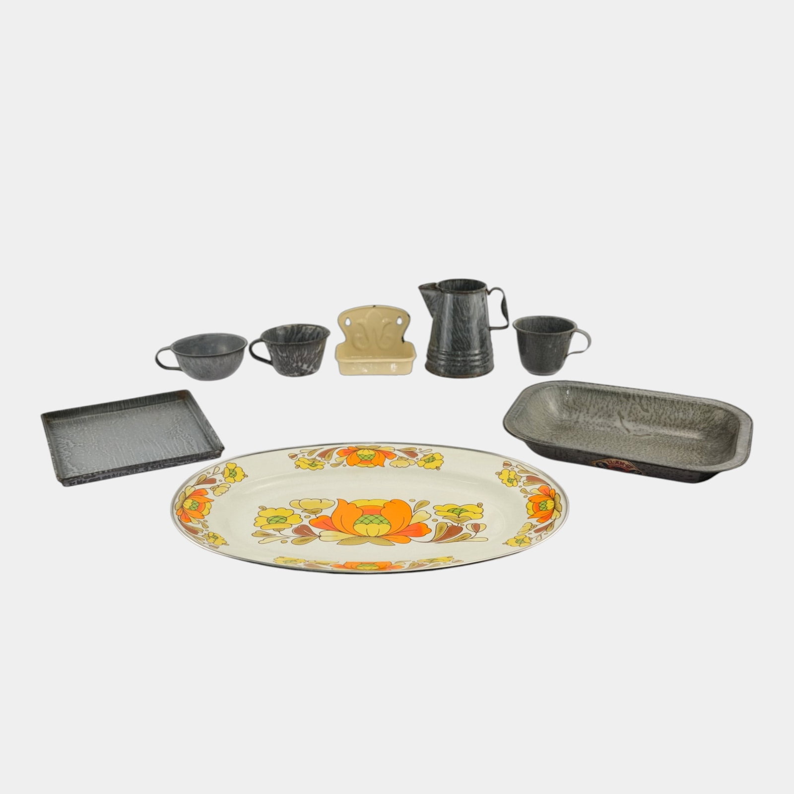 Vintage Kitchenware & Serving Enameled Baking Tray Creamer Cups Soap Dish Platter (1 of 4)