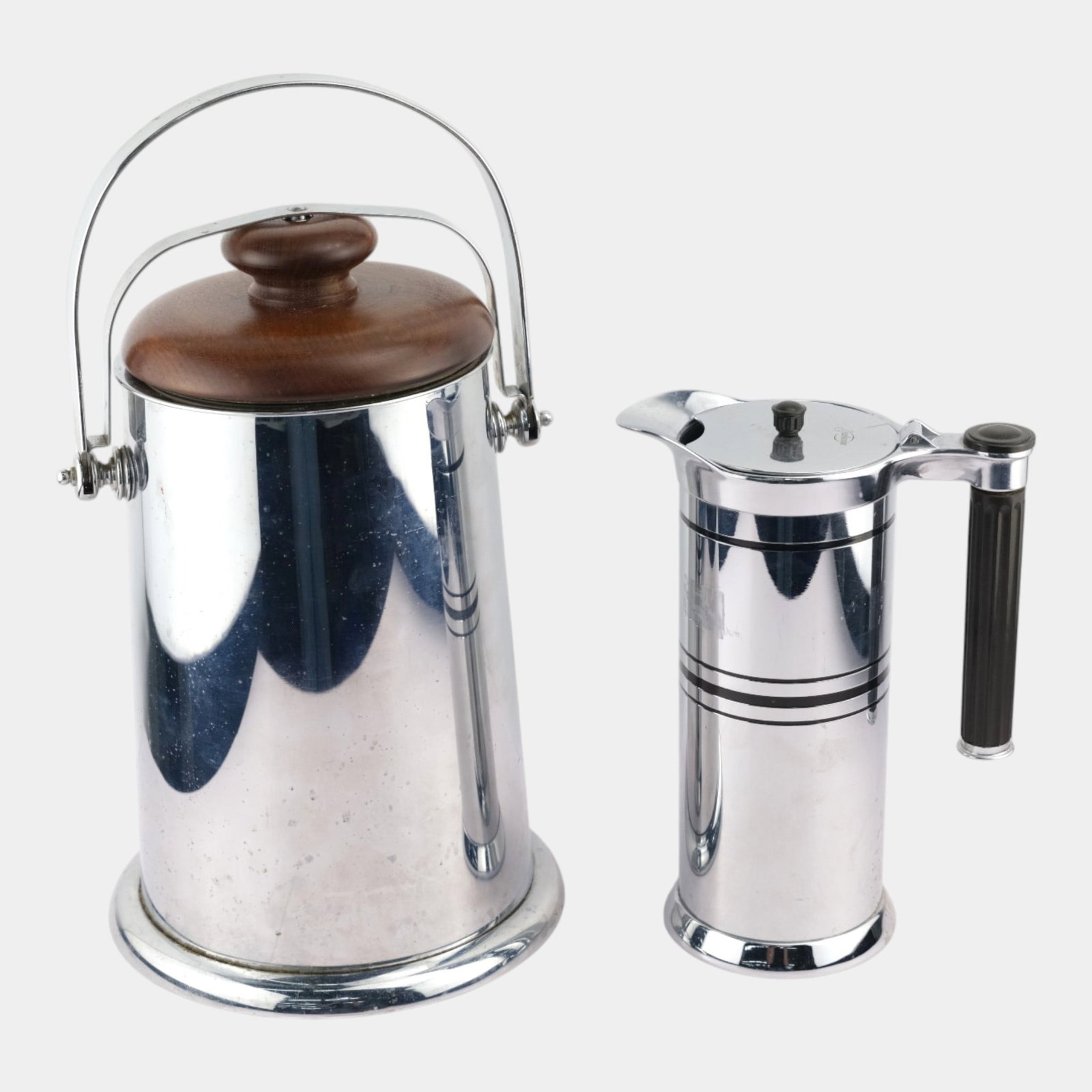 Sunbeam & Chicago Flexible Shaft Co. Art Deco Chrome Pitcher And Ice Bucket: We offer affordable in-house shipping on all items. Sunbeam & Chicago Flexible Shaft Co. Art Deco Chrome Pitcher And Ice Bucket Excellent condition. Age related wear. Ice bucket is 14 1/2" tall and 8"