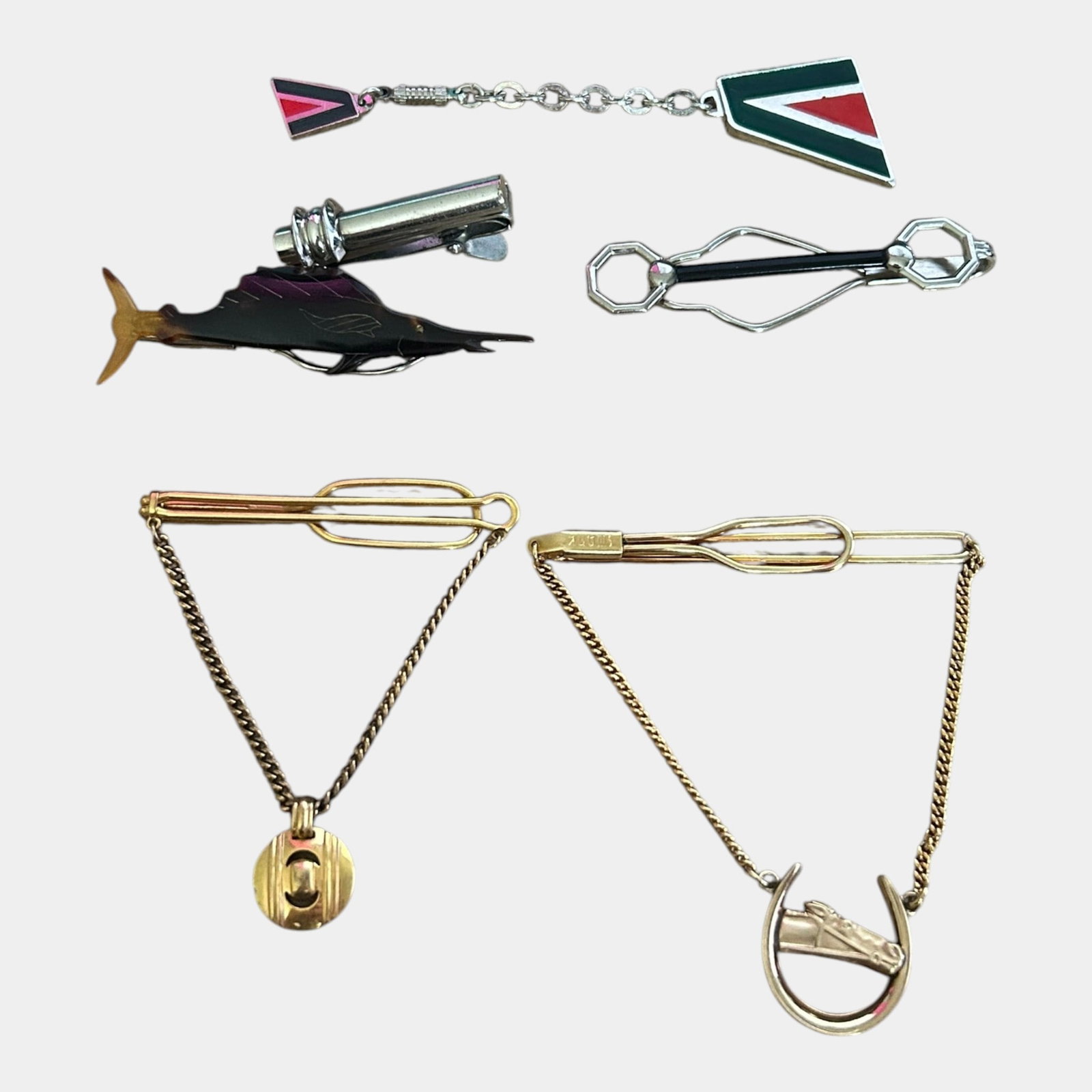 Mid Century Mens Gold & Silver Tone Figural, Bar, & Charmed Tie Clips: We offer affordable in-house shipping on all items. Mid Century Mens Gold & Silver Tone Figural, Bar, & Charmed Tie Clips Excellent condition. Age related wear.