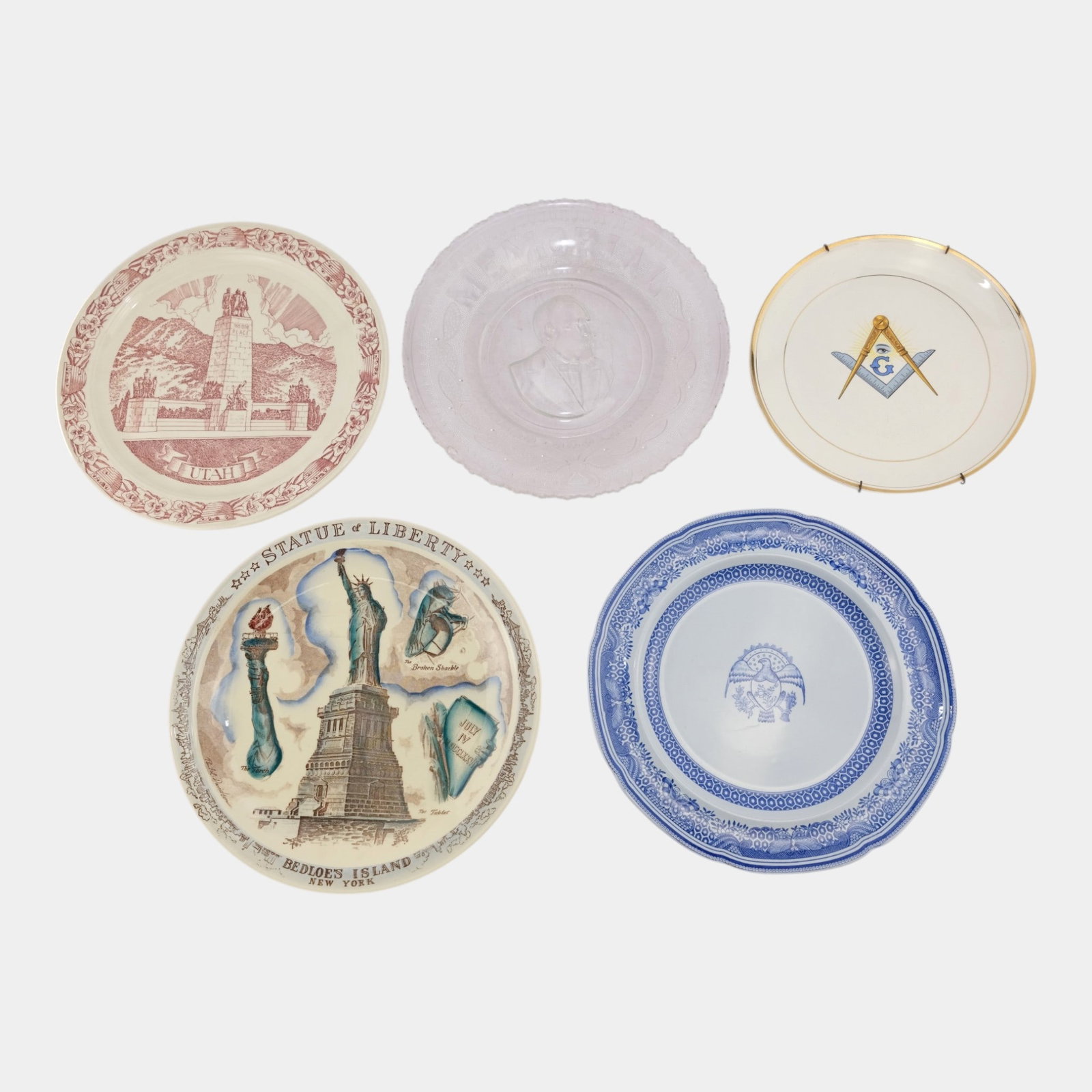 20th Century American Porcelain And Glass Advertising And Commemorative Plates: We offer affordable in-house shipping on all items. 20th Century American Porcelain And Glass Advertising And Commemorative Plates Excellent condition. Age related wear. Bottom marked as shown. Larges