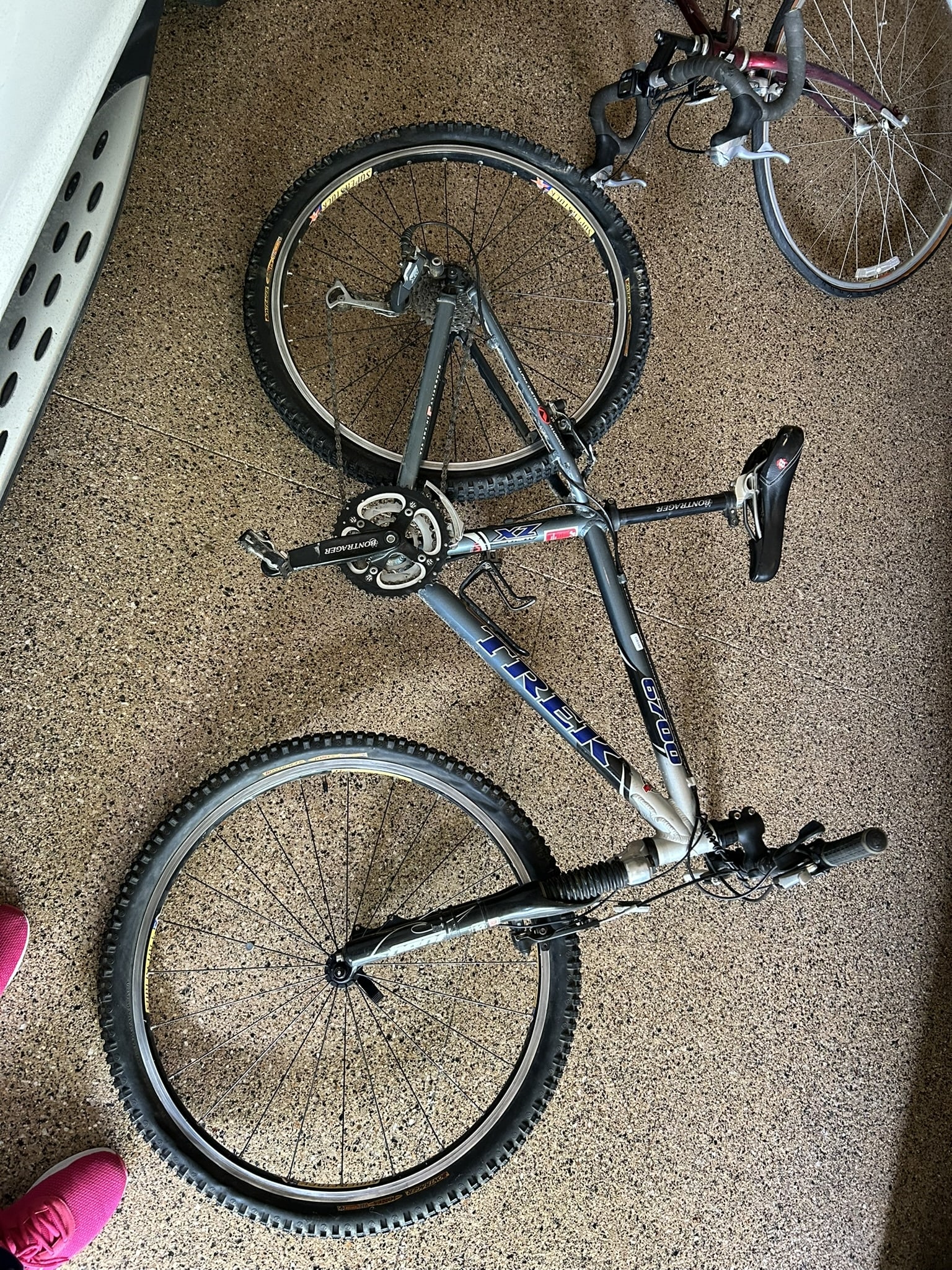 Trek 6700 Black Gray Aluminum XC-Oriented Frame Hardtail Mountain Bike (1 of 4)