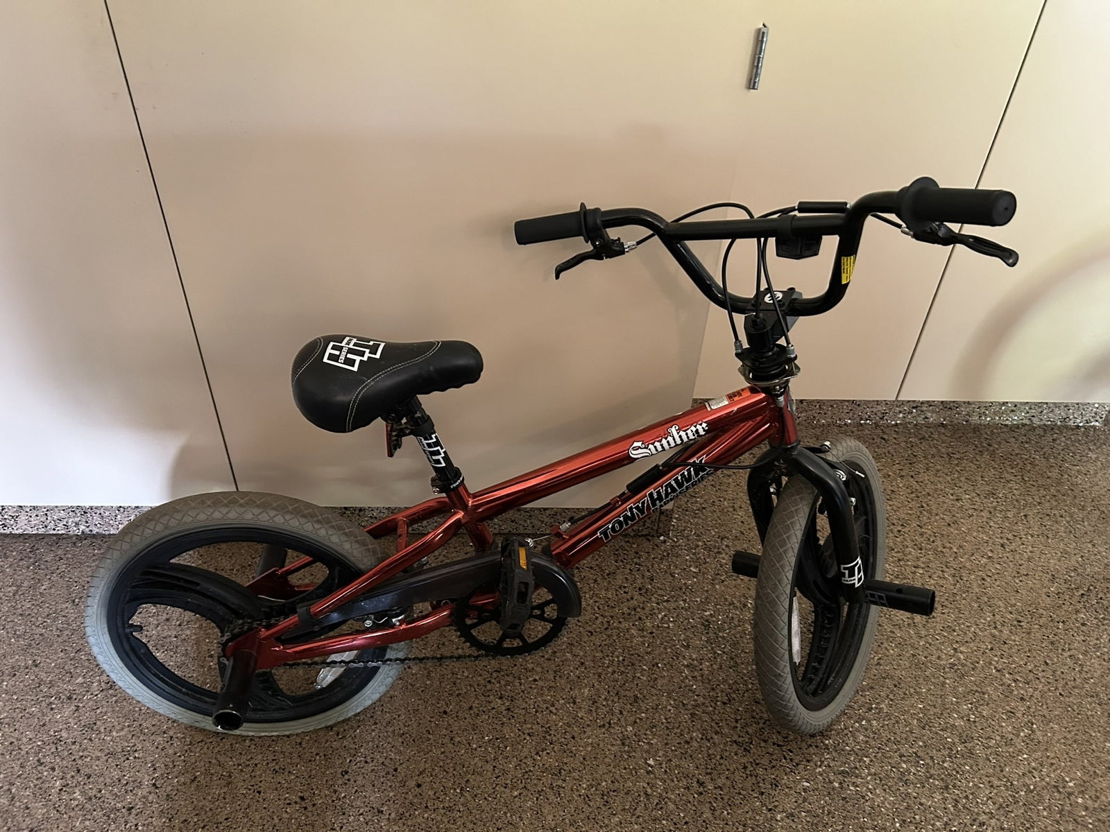 Tony Hawk Park Series Red Steel Frame Gray Tires With With Pegs BMX Bike (1 of 3)