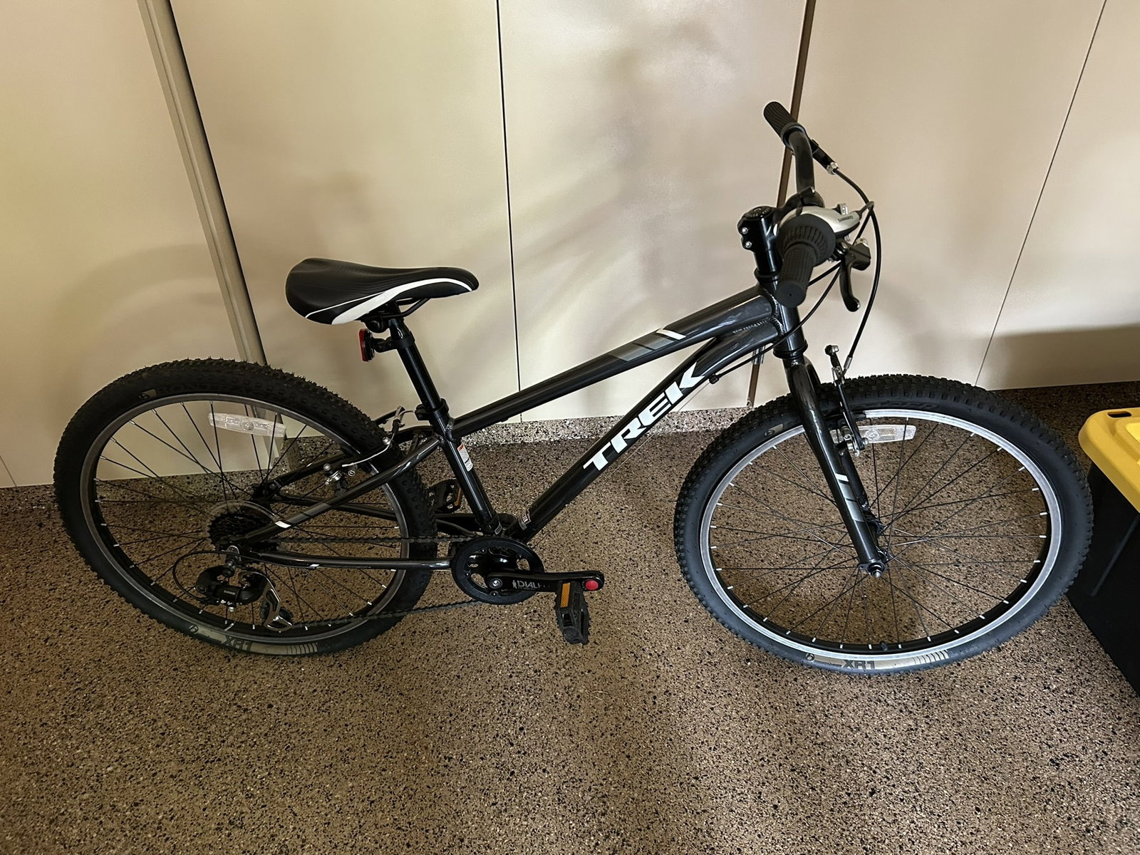 Trek Precaliber Gray Lightweight Aluminum Frame Young Riders Hybrid Mountain Bike (1 of 5)