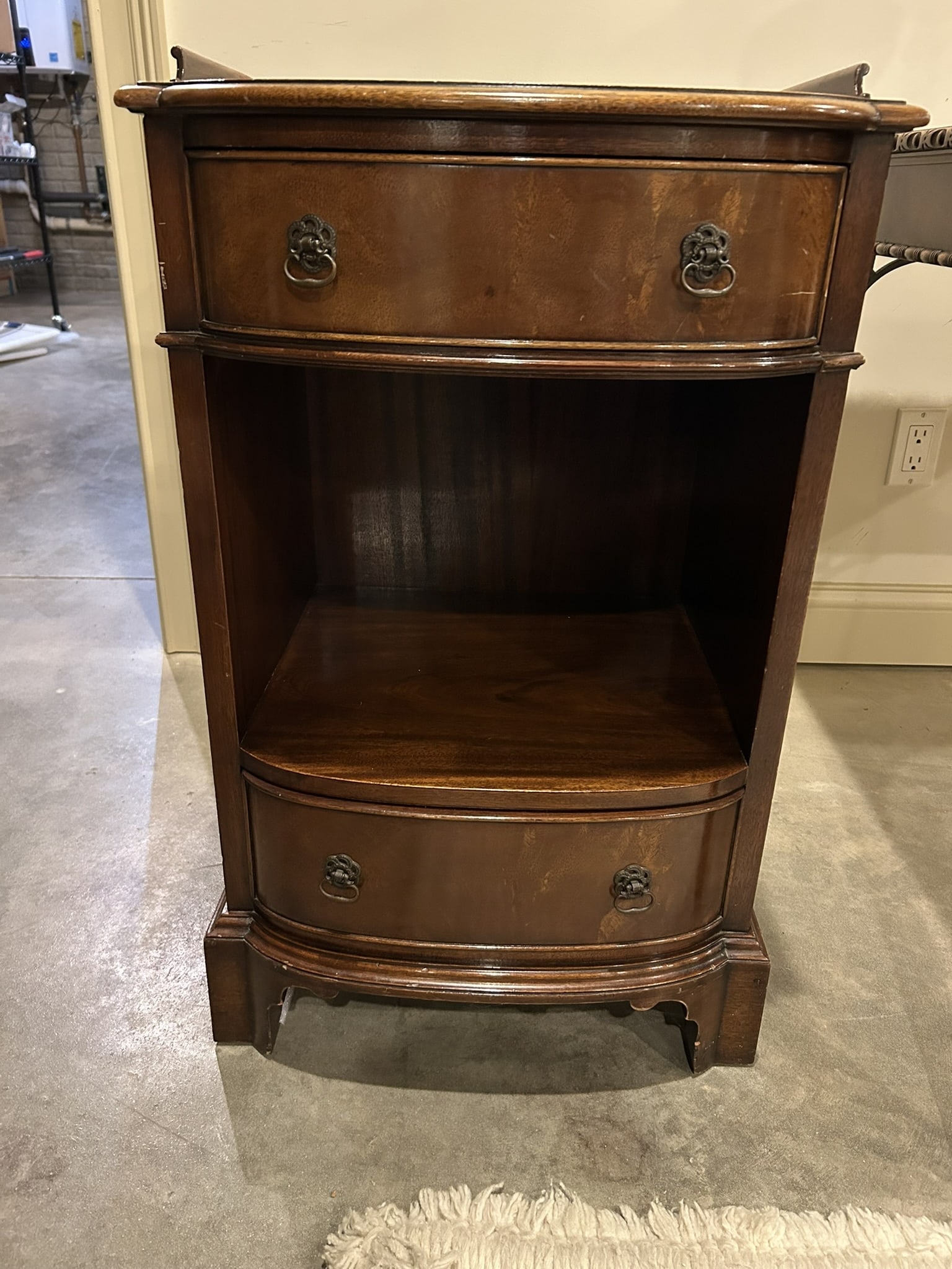 Georgian Style Side Table With Raised Bracket Feet And Two Pull Out Drawers: We offer affordable in-house shipping on all items. Georgian Style Side Table With Raised Bracket Feet And Two Pull Out Drawers Excellent condition. Age related wear. Table is 30" tall, 17 1/2" wide, 