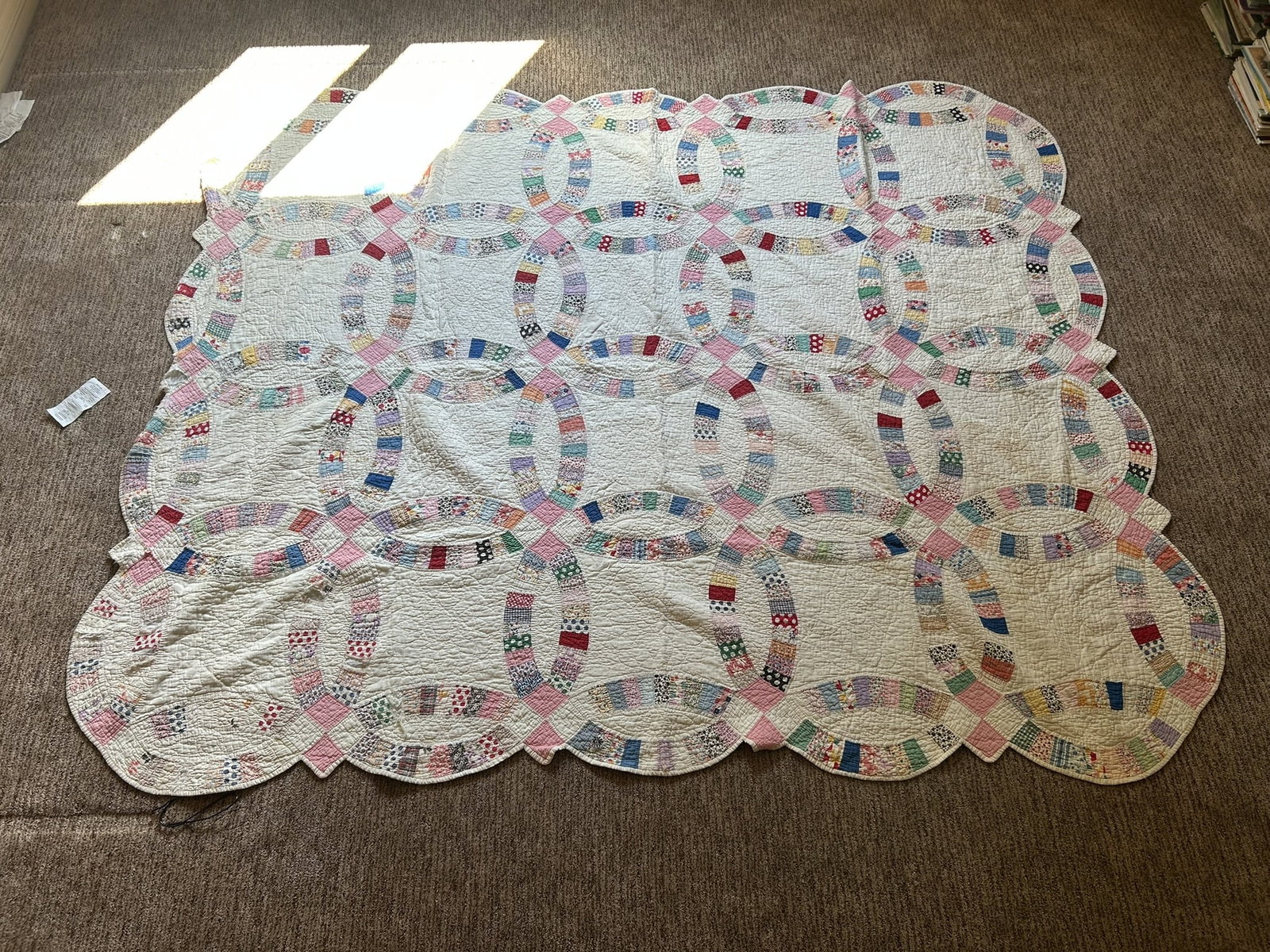 Vintage Hand Stitched Double Wedding Ring Pattern Patchwork Scalloped Edge Quilt (1 of 3)