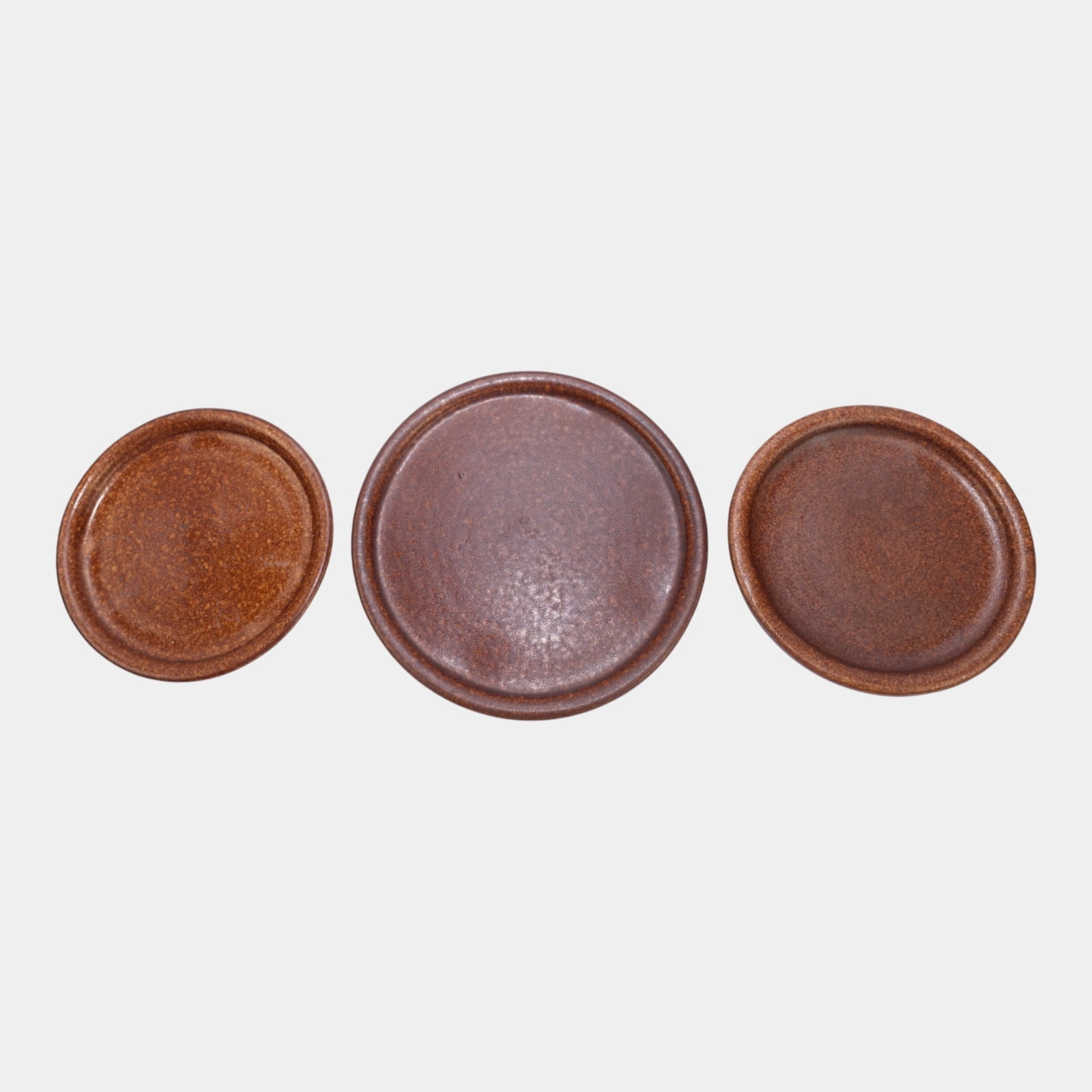 Roseville Raymor Brown Vintage Mid Century Art Pottery Ceramic Trivets: We offer affordable in-house shipping on all items.For higher resolution images please visit bid.craftedauctions.com Roseville Raymor Brown Vintage Mid Century Art Pottery Ceramic Trivets Excellent or